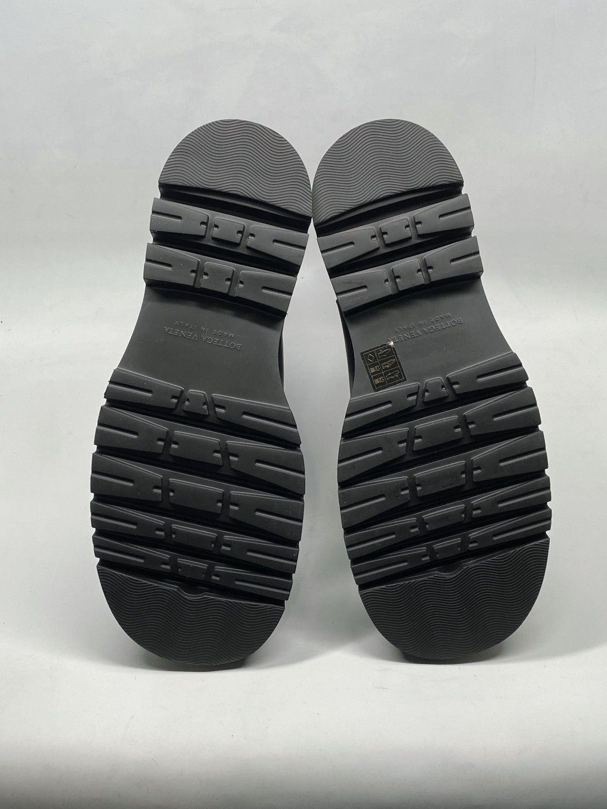 Bottega Veneta Bottega Veneta Lug Sole Leather Boots size 39.5 Size US 9.5 / IT 39.5 - 13 Thumbnail