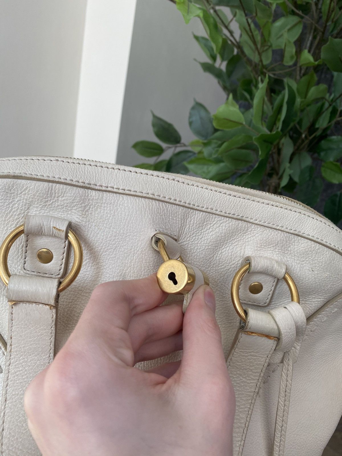 Yves Saint Laurent Vintage Yves Saint Laurent Cream Leather "Large Muse" Bag Size ONE SIZE - 5 Thumbnail