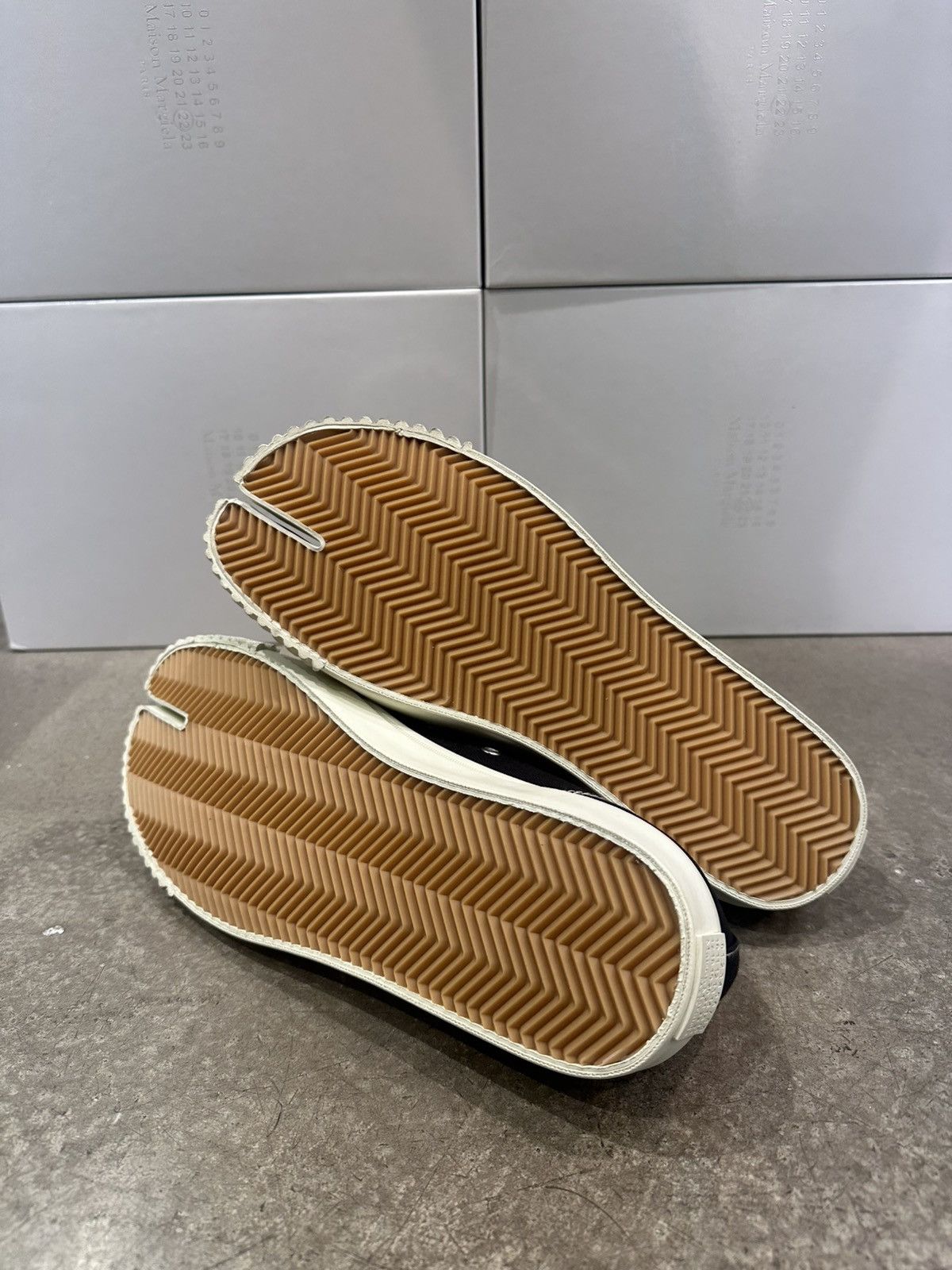 MAISON MARGIELA - Tabi Sneakers Low