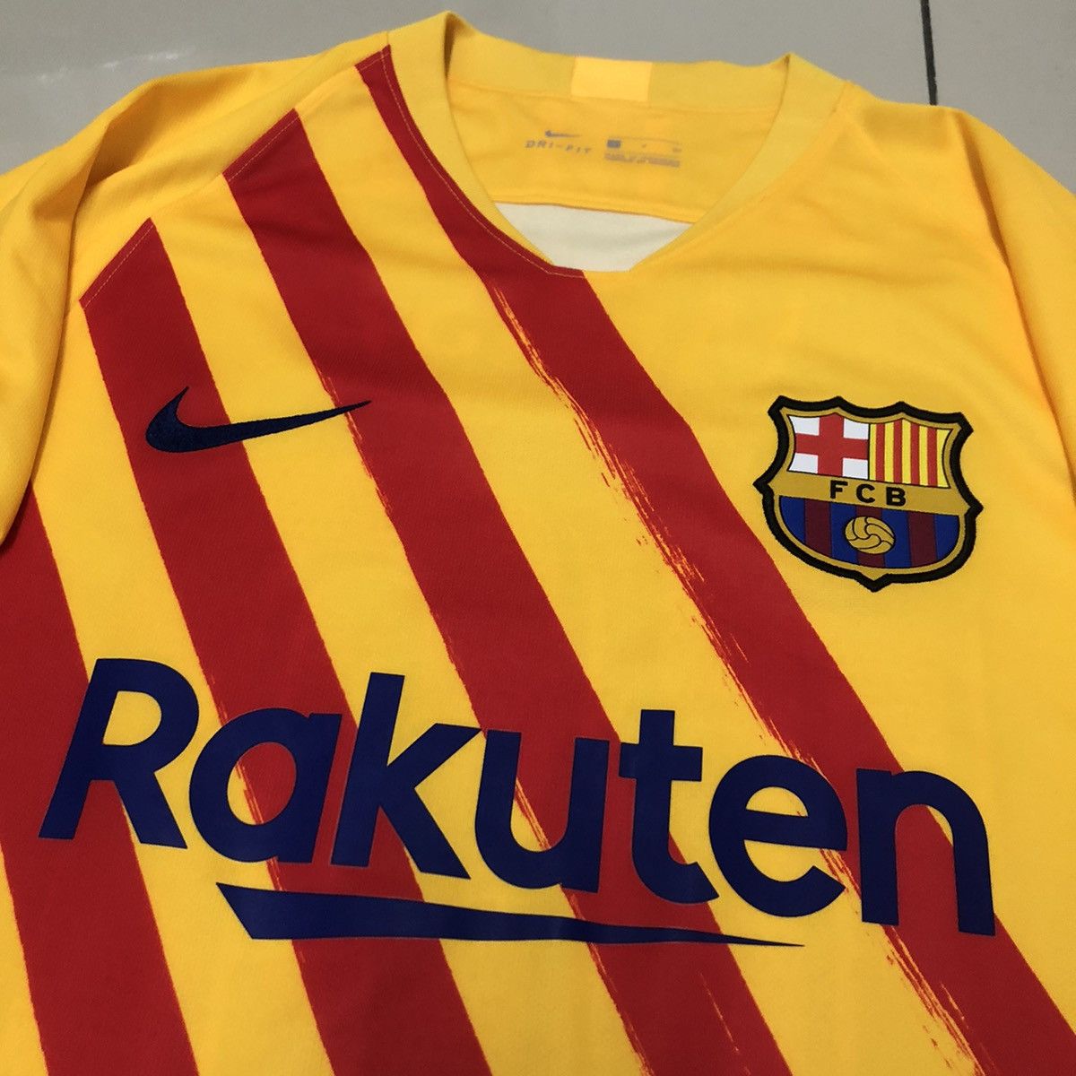 Nike Barcelona 20/21 forth away shirt #10 Messi Size US S / EU 44-46 / 1 - 3 Thumbnail