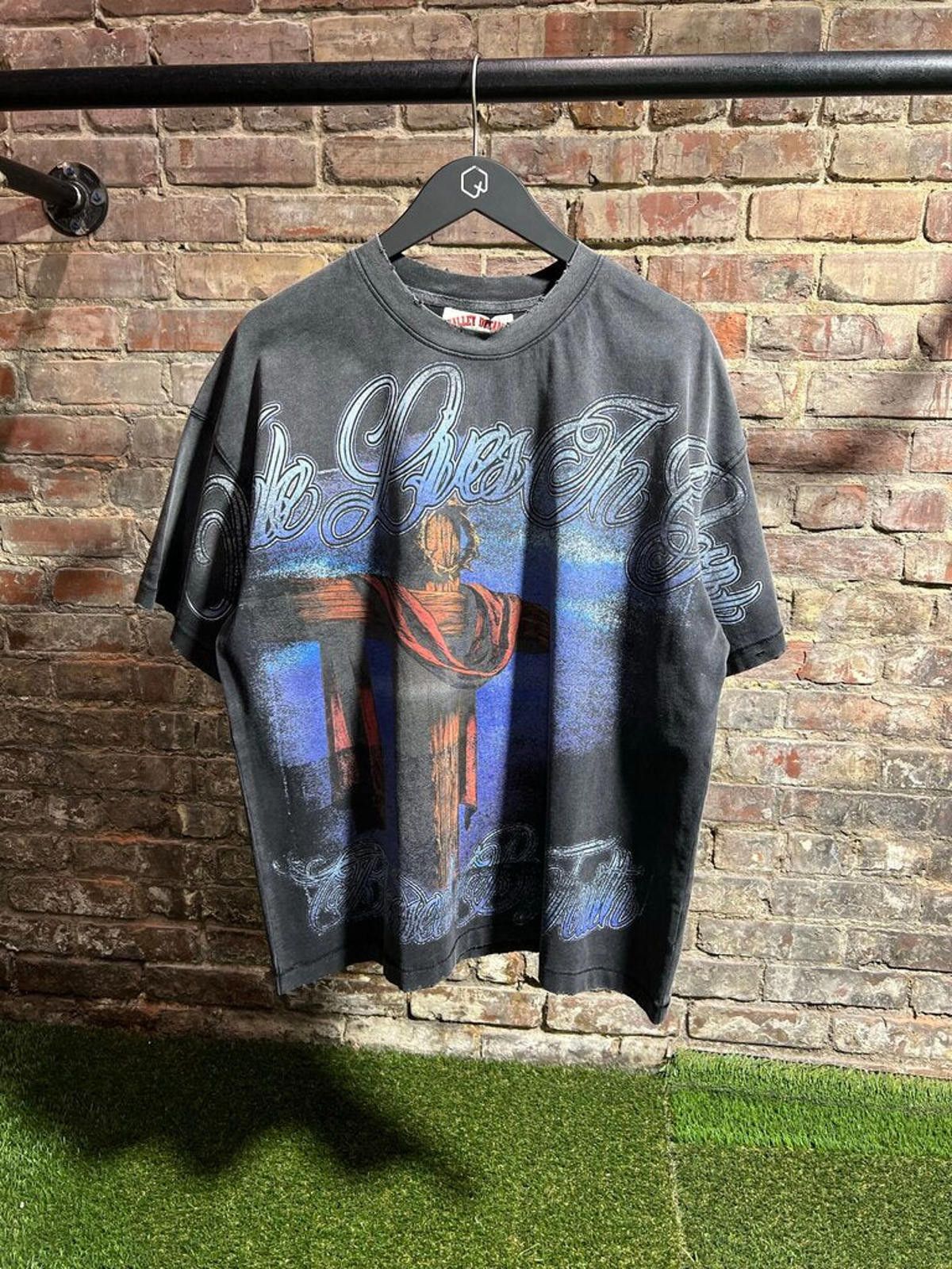 Vale Vale Lives In Glory Tee Black Sz. M Size US M / EU 48-50 / 2 - 1 Thumbnail