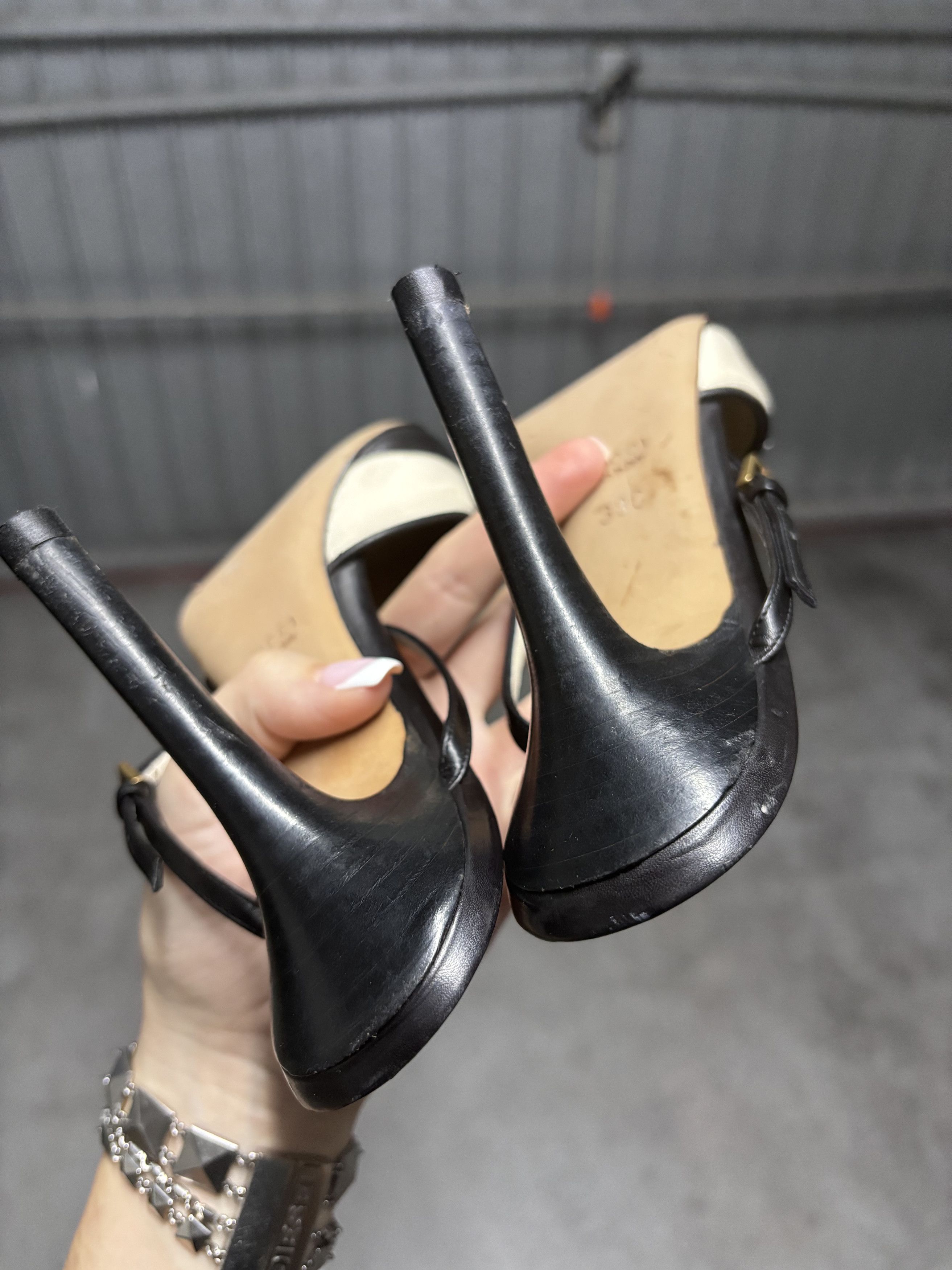 Gucci Gucci B&W Ankle Strap Pointed Toe Heels. Size US 7 / IT 37 - 9 Thumbnail