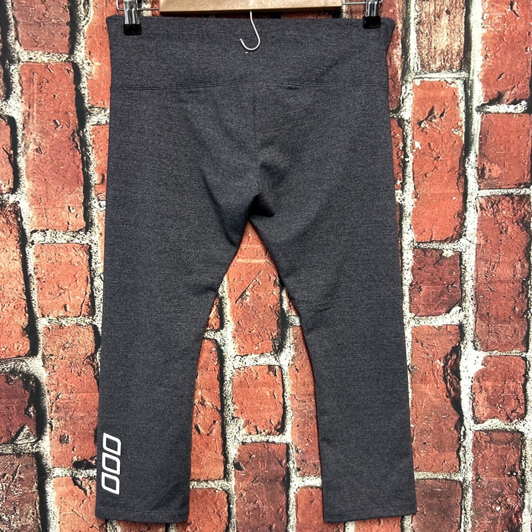 Vintage Lorna Jane Womens Capri Leggings Medium Gray Mid Rise Gym Yoga Running Size 32" / US 10 / IT 46 - 2 Thumbnail
