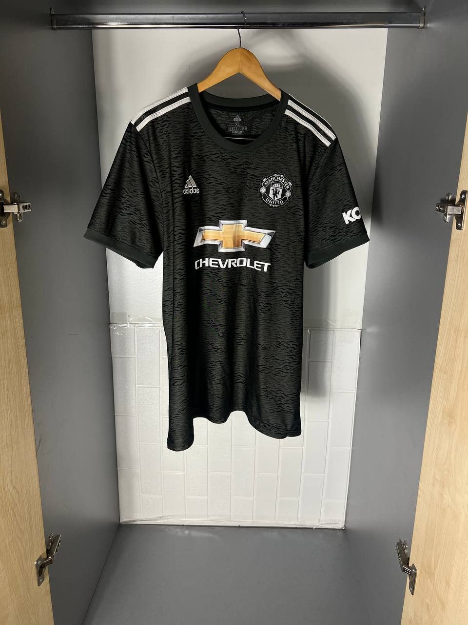 Vintage VERY RARE ADIDAS FC MANCHESTER UNITED ENGLAND SOCCER JERSEY Size US XL / EU 56 / 4 - 6 Thumbnail