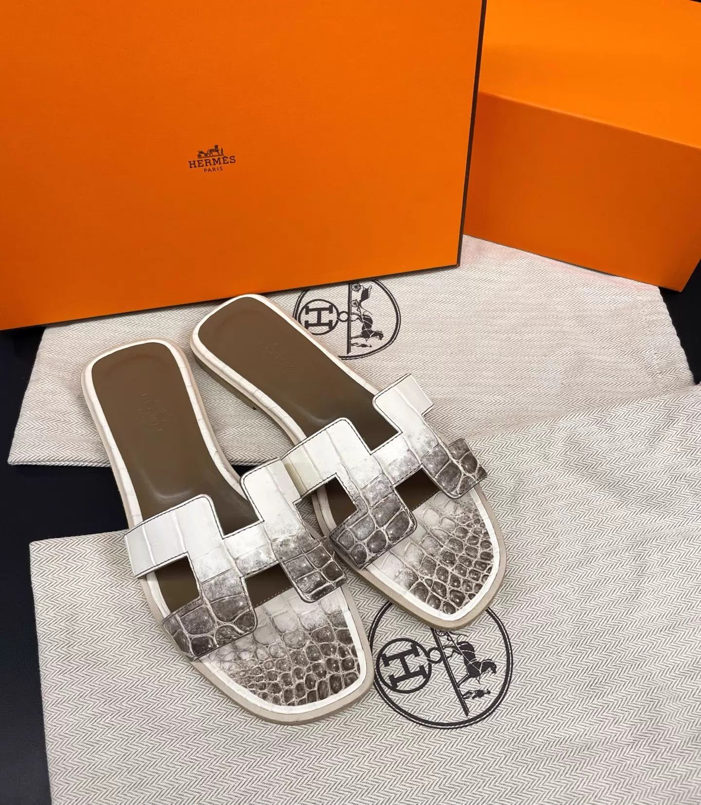 Hermes Hermes Women's Himalayan Crocodile H Slipper Size 37.5 Size US 7 / IT 37 - 3 Thumbnail