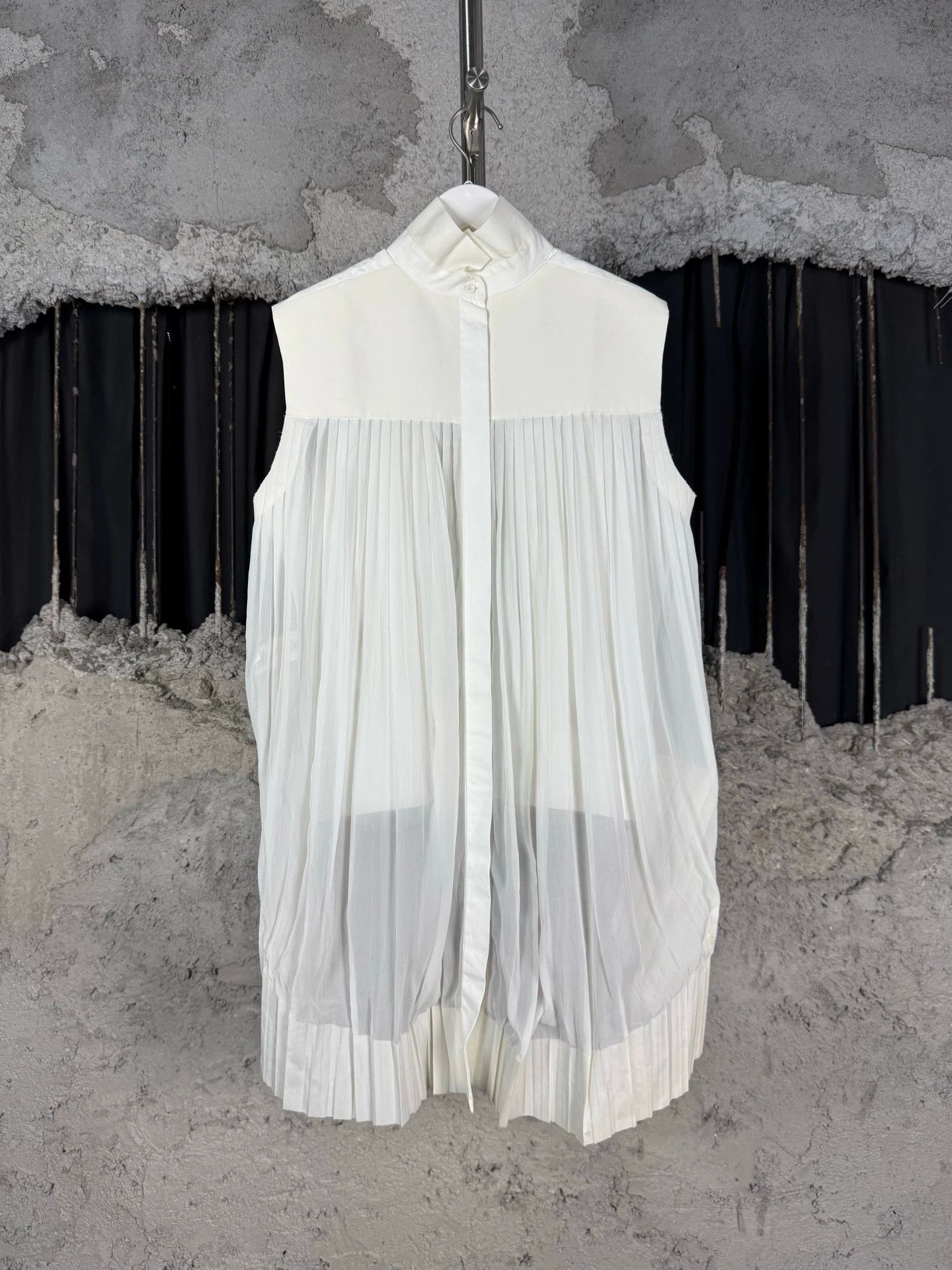 Celine Celine Women's Sleeveless Pleated Top 36 Like New Size XS / US 0-2 / IT 36-38 - 1 Thumbnail