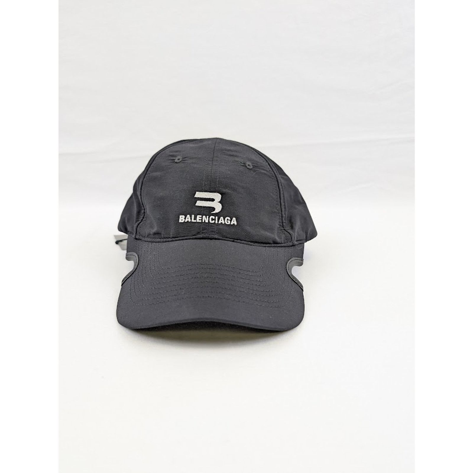Balenciaga o1rshd1 Size: S / Tracksuit Nylon Hat / Cap in Black/White Size ONE SIZE - 1 Thumbnail