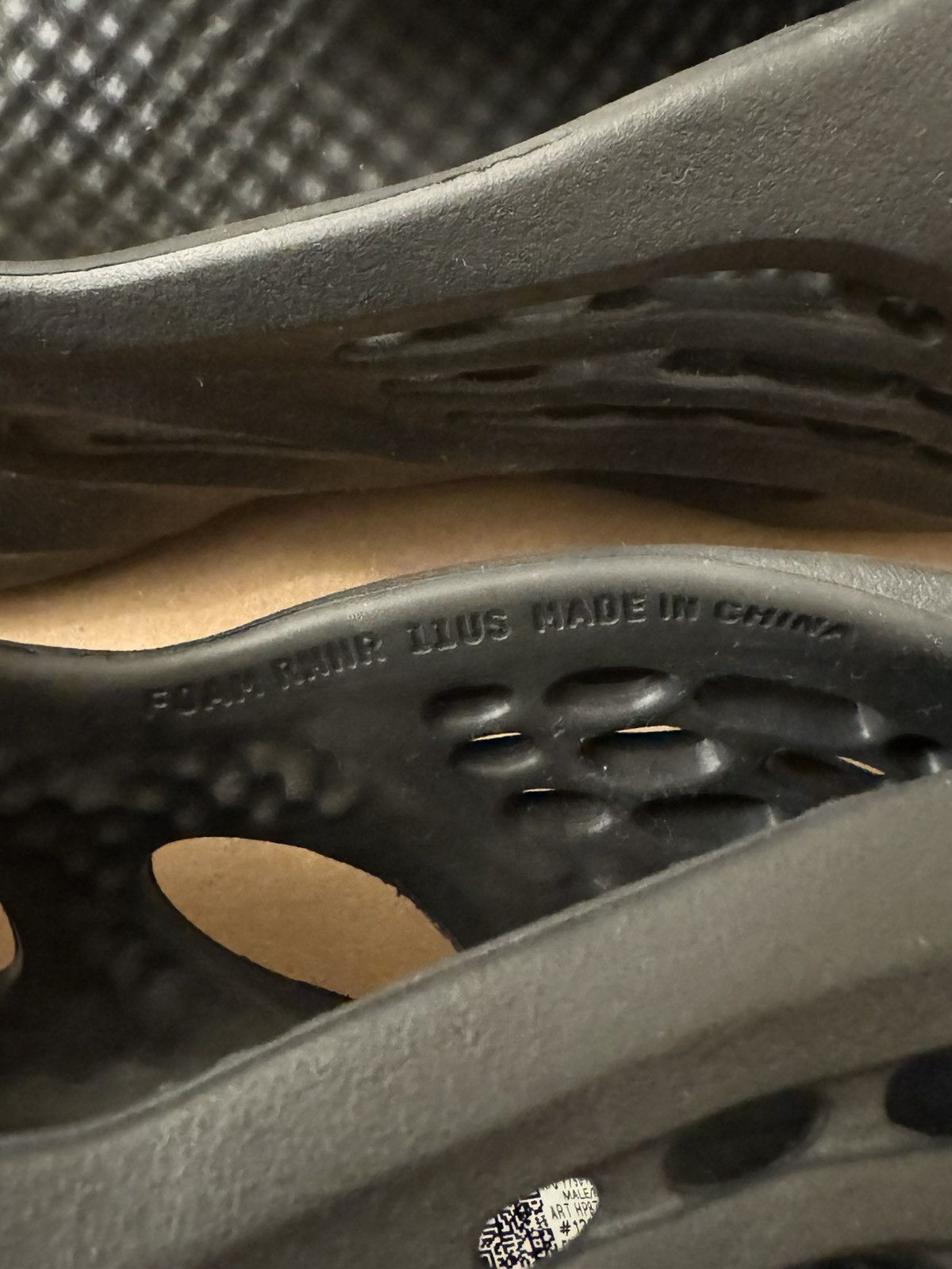 Yeezy Yeezy Foam Runners Onyx Size US 11 / EU 44 - 6 Thumbnail