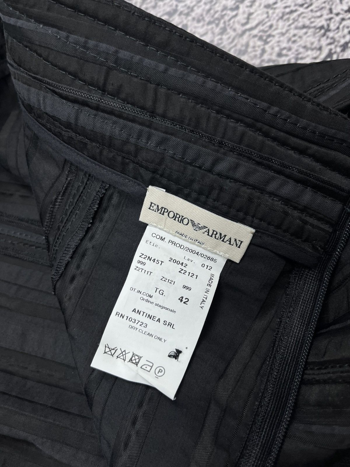 Emporio Armani Emporio Armani Pinstripe Black Suit Blazer & Pencil Skirt Size 28" / US 6 / IT 42 - 12 Thumbnail
