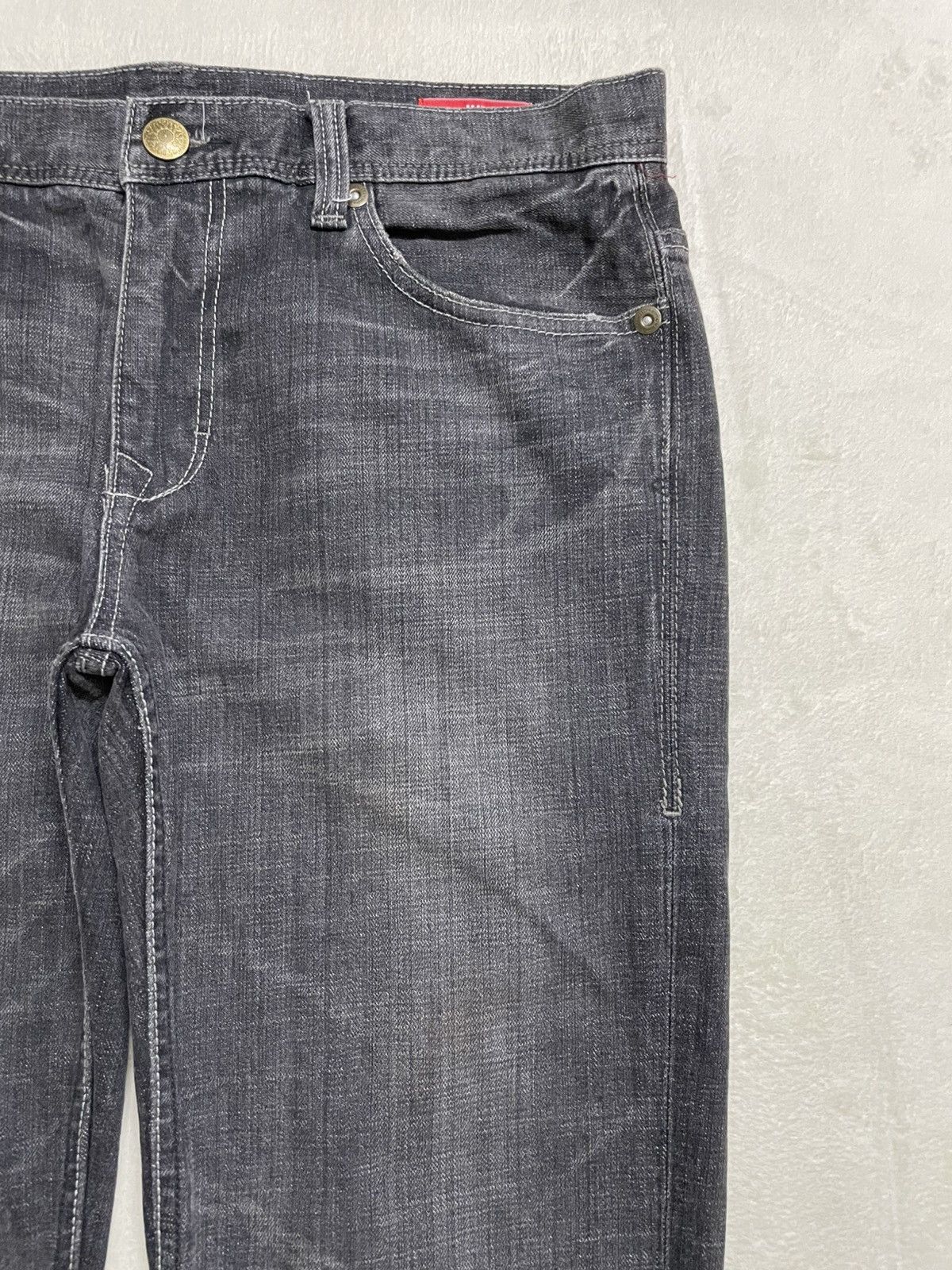 Uniqlo Vintage Uniqlo Faded Dark Colour Denim Jeans Size US 35 - 4 Thumbnail
