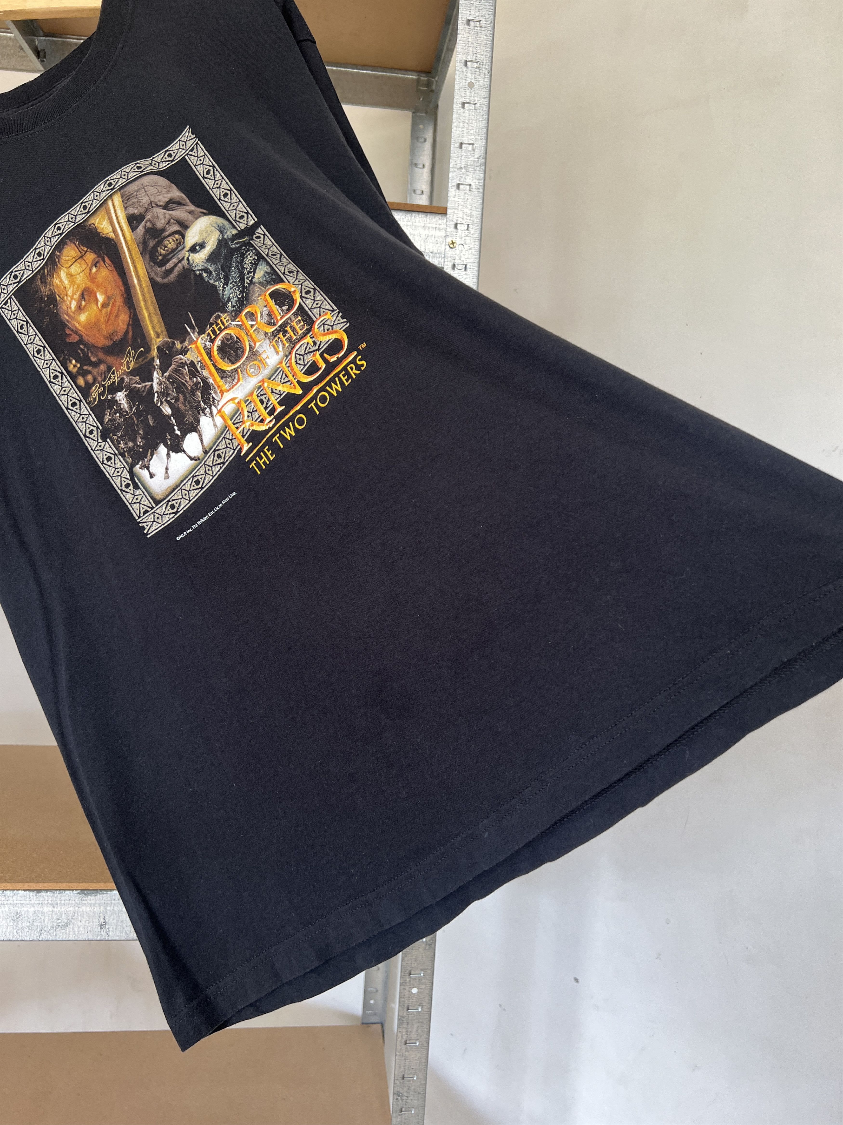 Vintage Lord of the Rings Vintage Y2K Two Towers Movie tee Size US L / EU 52-54 / 3 - 11 Thumbnail