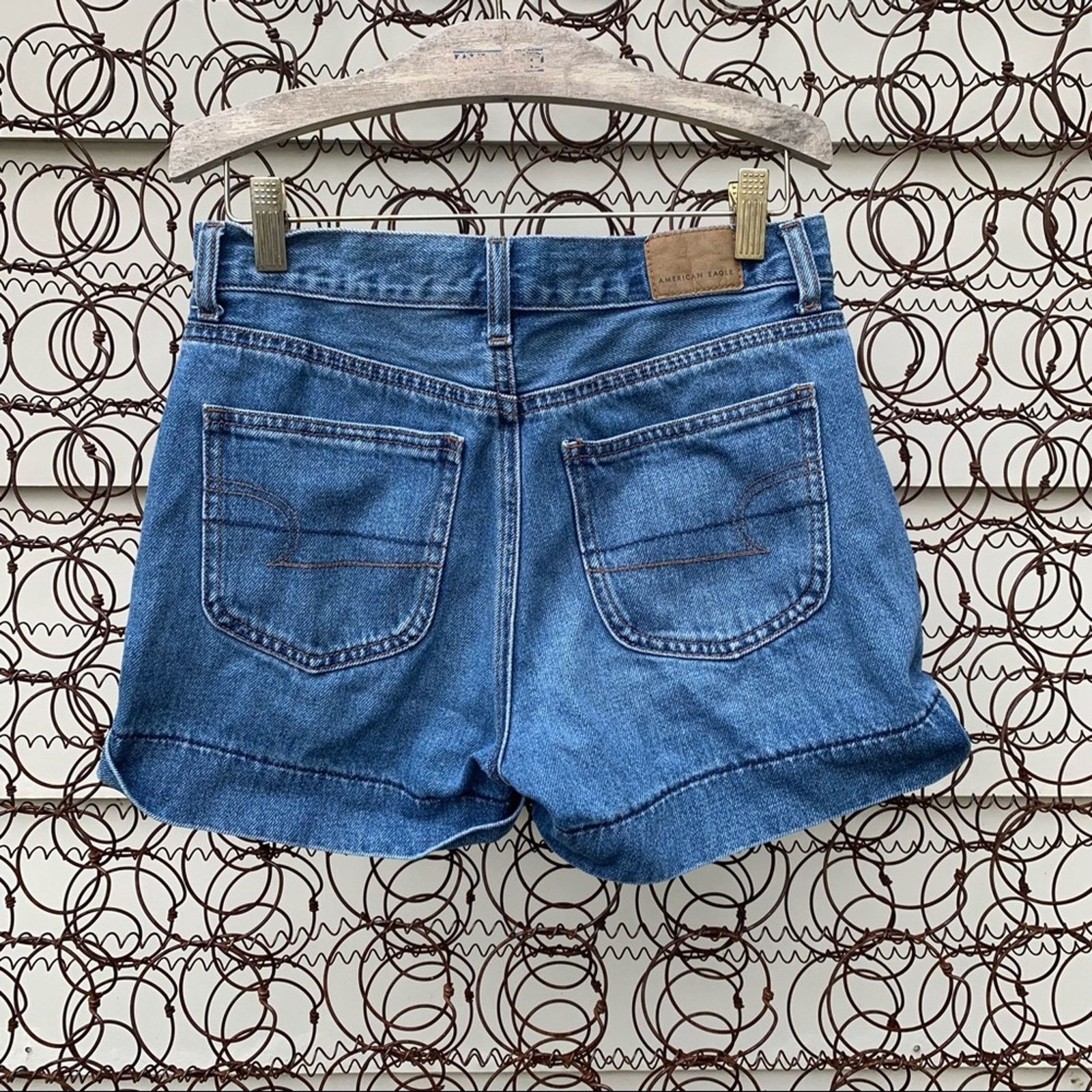 American Eagle Outfitters AEO Roll Hem Mom Short Jean Shorts Size 2 Size 26" / US 2 / IT 38 - 4 Thumbnail