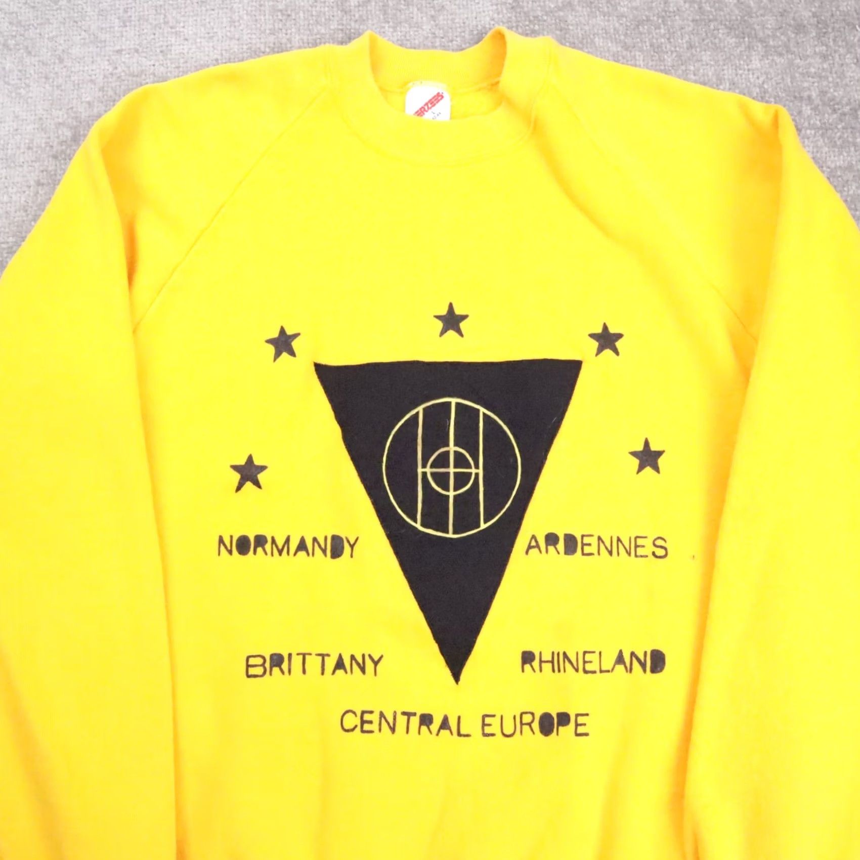 Vintage VINTAGE Shirt Mens L Yellow Central Europe Long Sleeve Crew Neck Pullover Sweatshirt Size US L / EU 52-54 / 3 - 5 Thumbnail