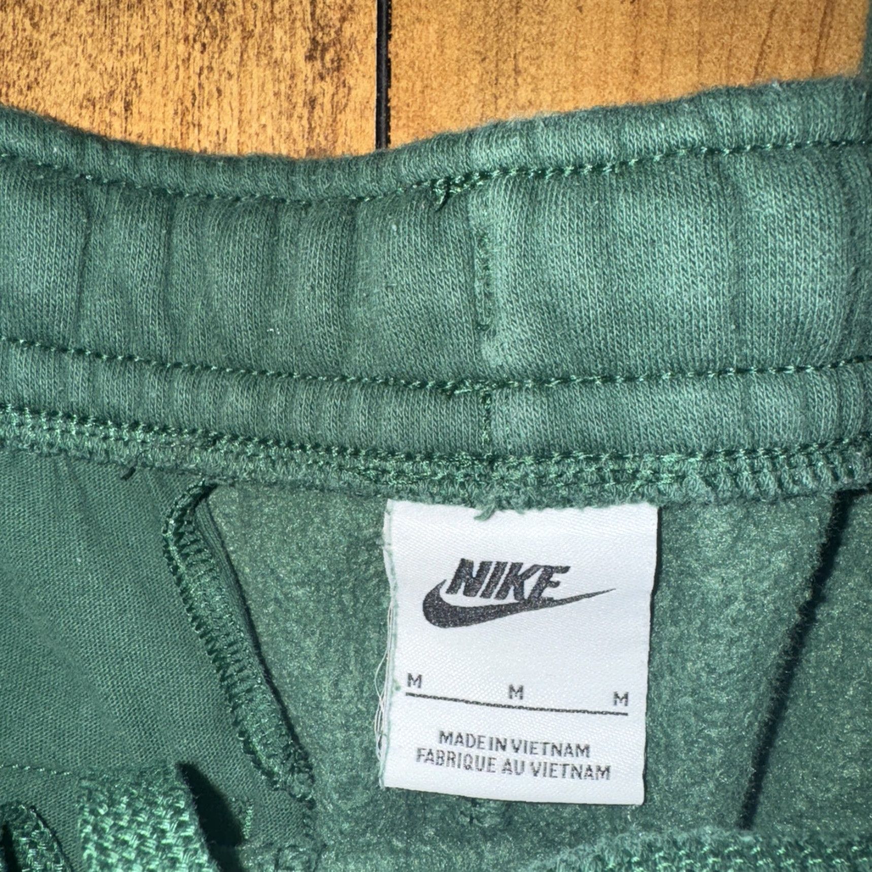 Nike Nike Sportswear Sweatpants Men’s M Green Tapered Jogger 32x28 Cuff Logo Activewear Streetwear Deb, etc. Size US 31 - 4 Thumbnail