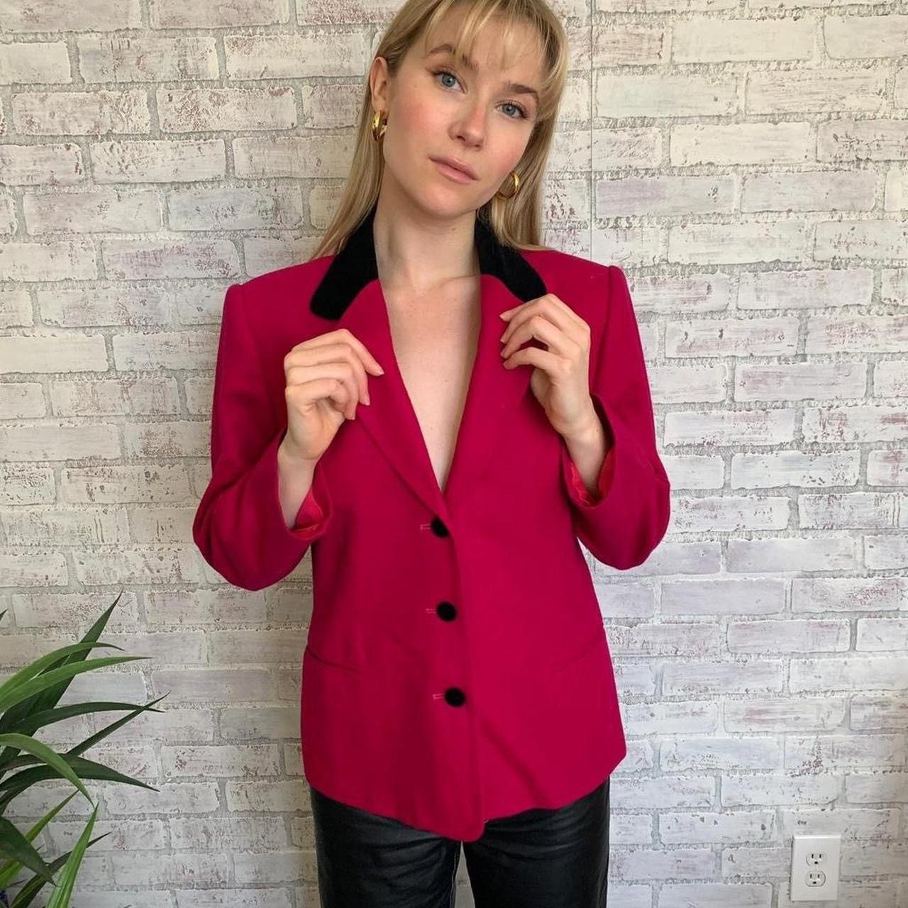 Other Vintage Magenta Blazer with Black Velvet Size M / US 6-8 / IT 42-44 - 1 Thumbnail