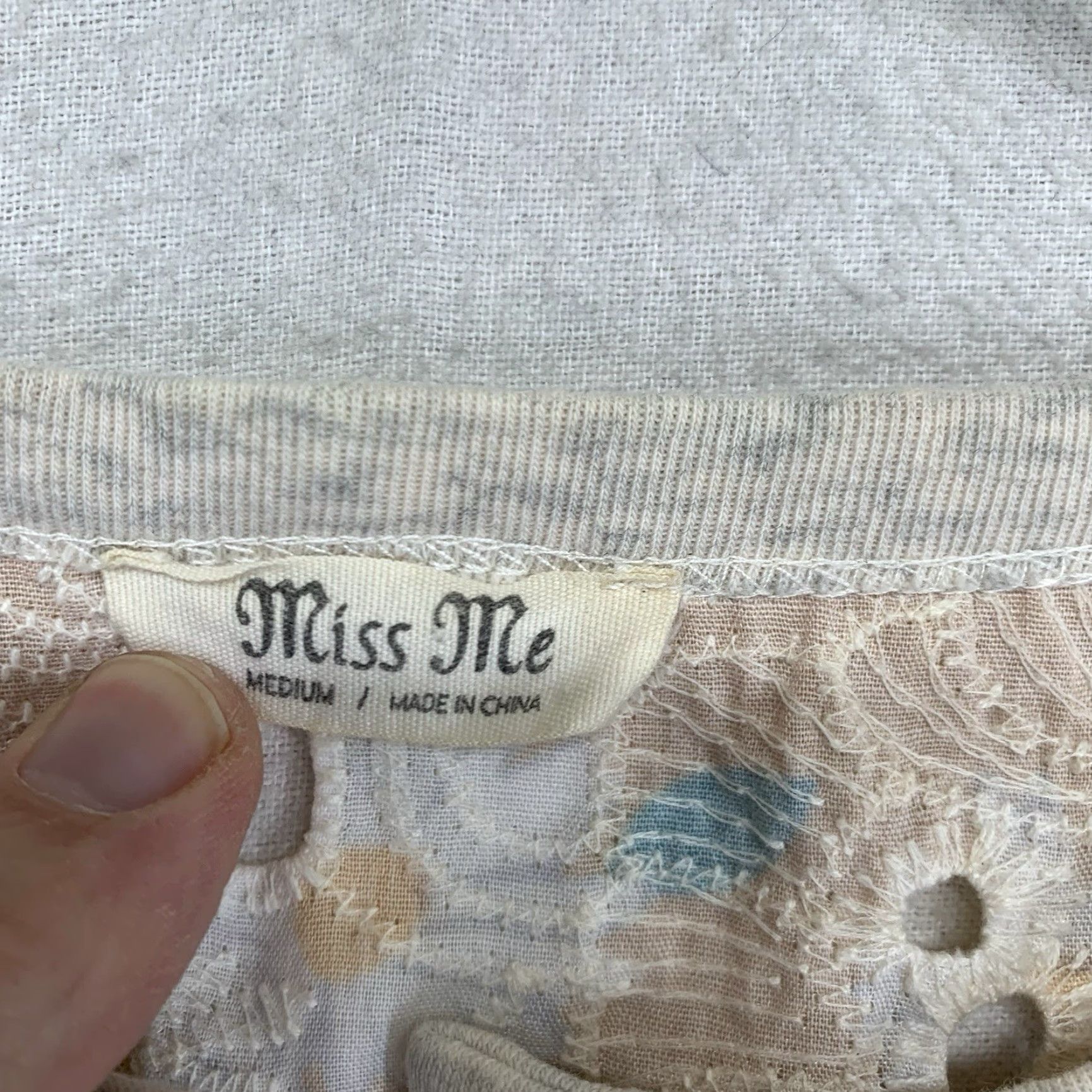 Miss Me Miss Me Bohemian Shirt Women M Beige Short Sleeve Crochet Floral Casual T-Shirt Size M / US 6-8 / IT 42-44 - 3 Thumbnail