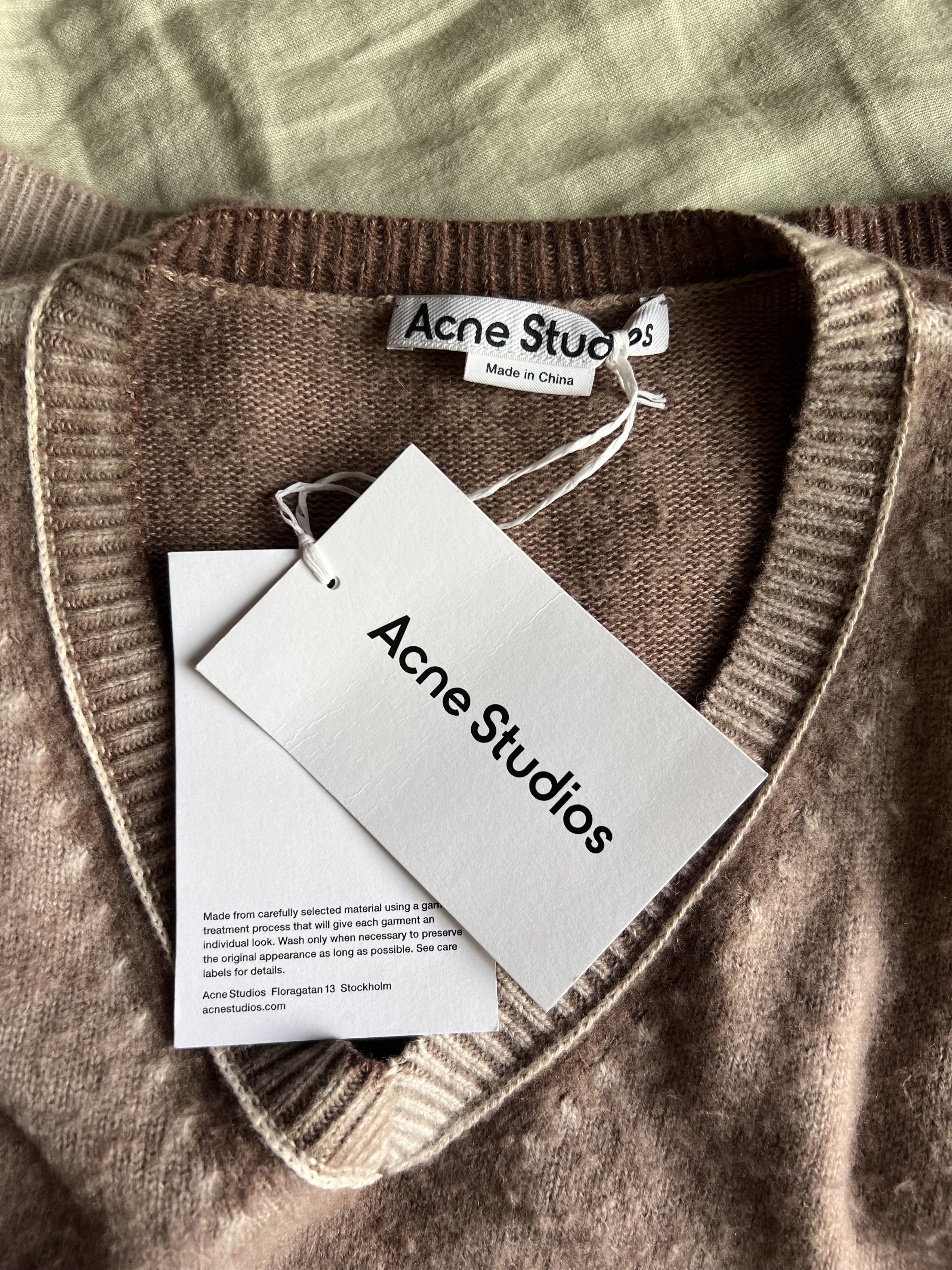 Acne Studios Acne Studios Cashmere V-Neck Knit Sweater in Antique Brown Size US S / EU 44-46 / 1 - 10 Thumbnail