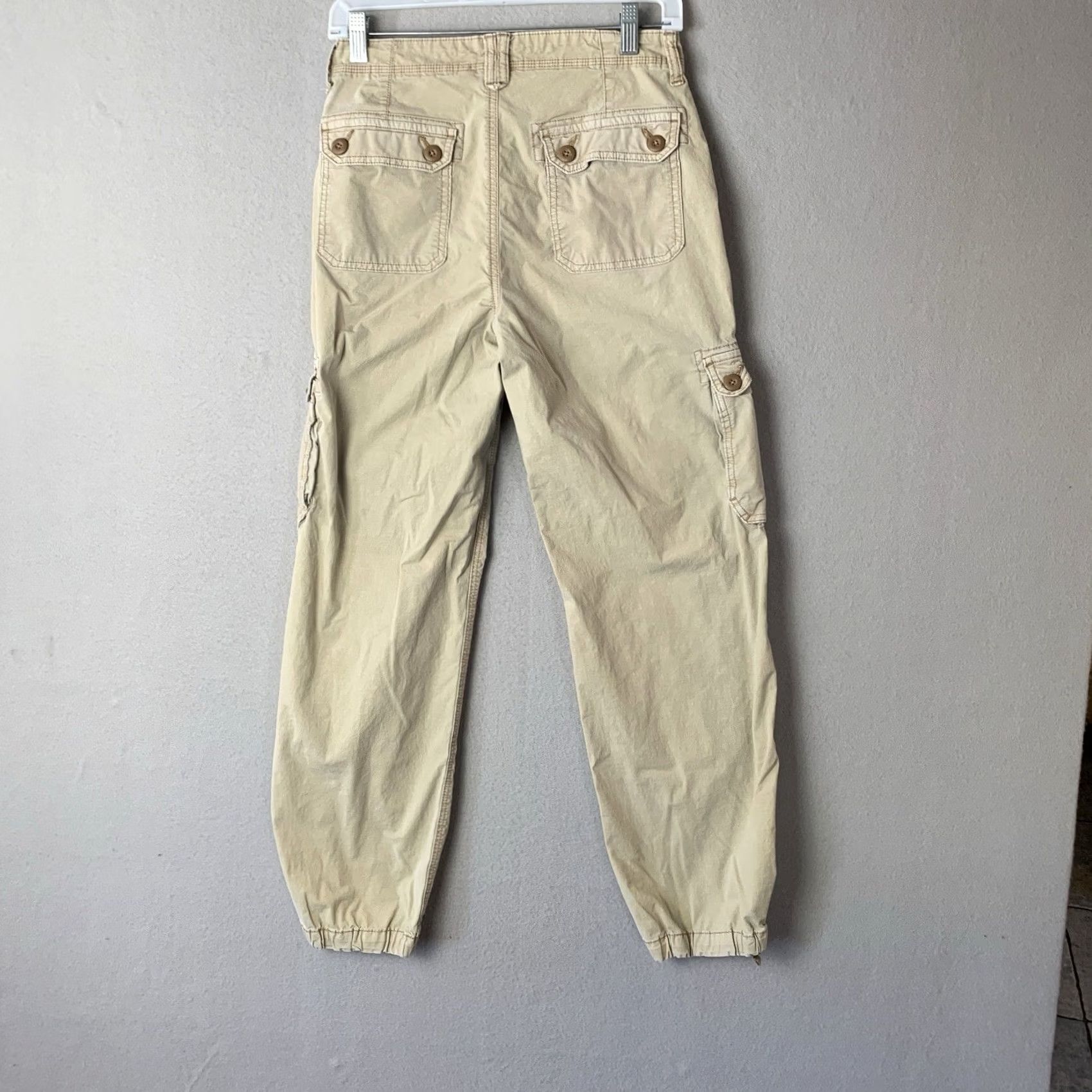 American Eagle Outfitters VINTAGE American Eagle Pant Women 4 Beige Baggy Jogger Cargo Utility Y2K Streetwear Size 27" / US 4 / IT 40 - 2 Thumbnail