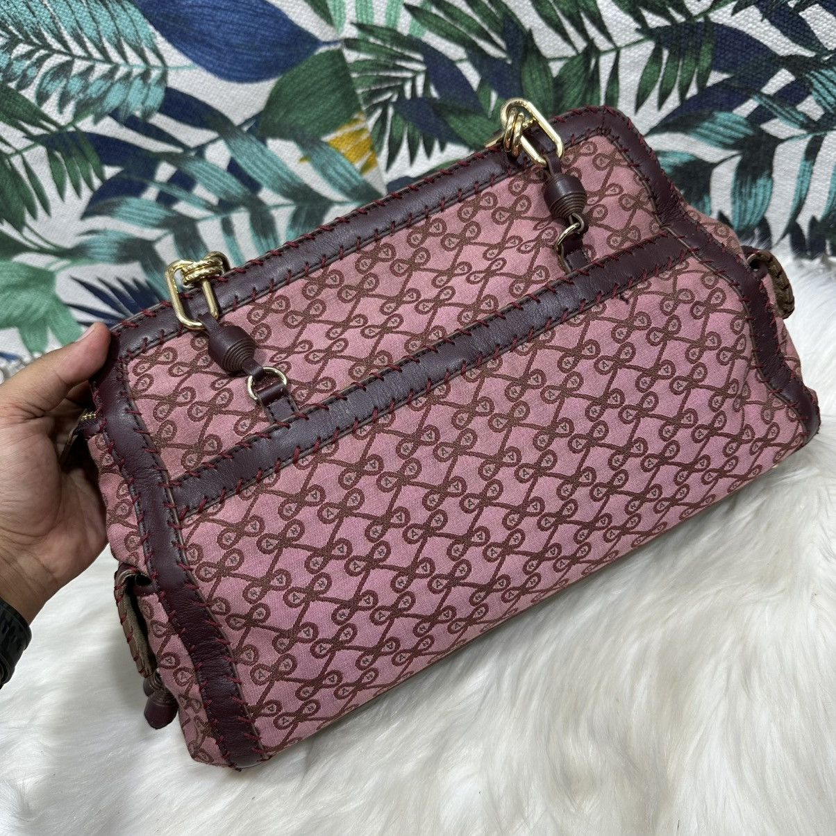 Anya Hindmarch Authentic ANYA HINDMARCH Monogram Chain Handbag Size ONE SIZE - 7 Thumbnail