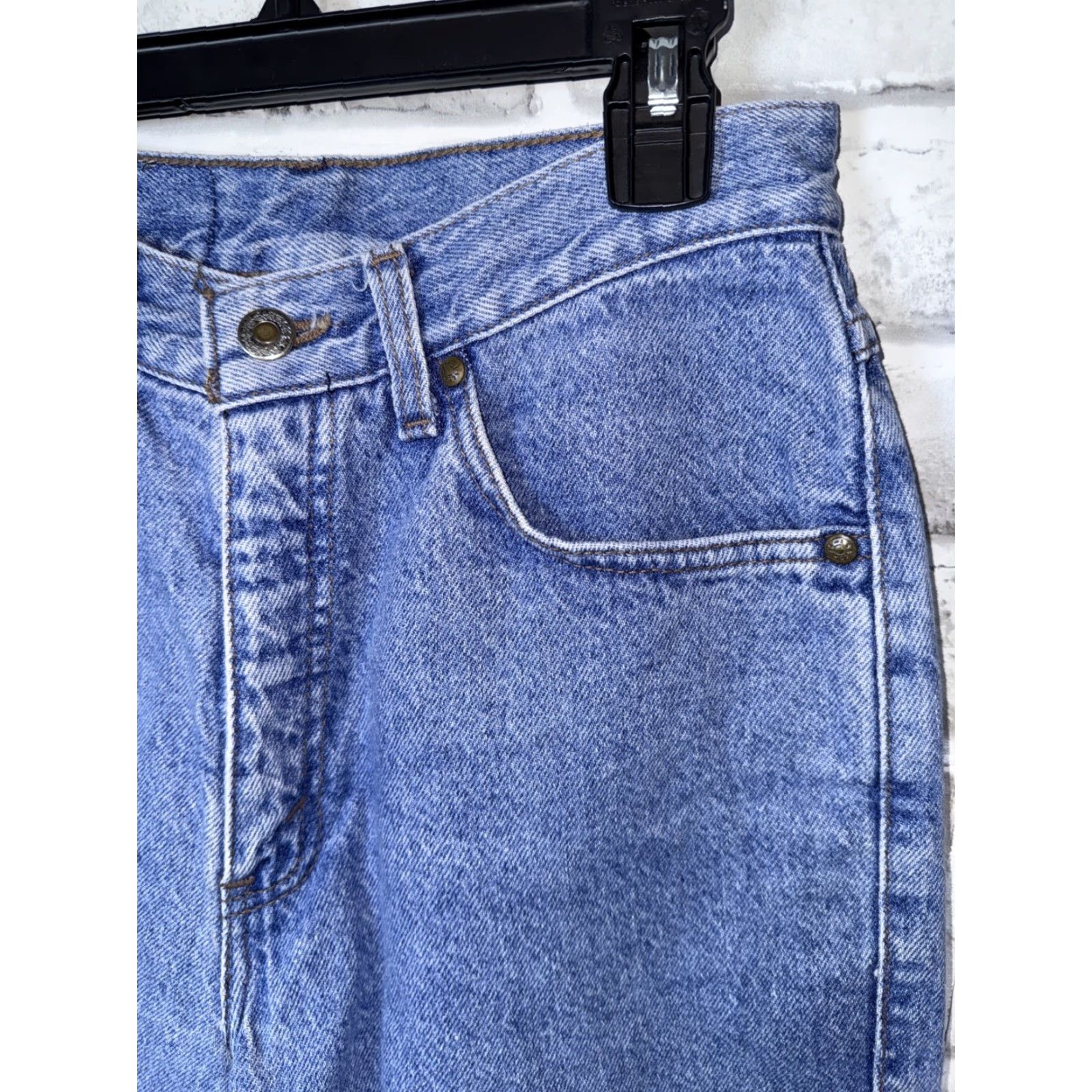 VINTAGE Levi's Womens Jeans Native Blue 7 USA Mom Straight Leg 26”x31” Womens Jeans Button Zipper Logo Blue USA Mom 7