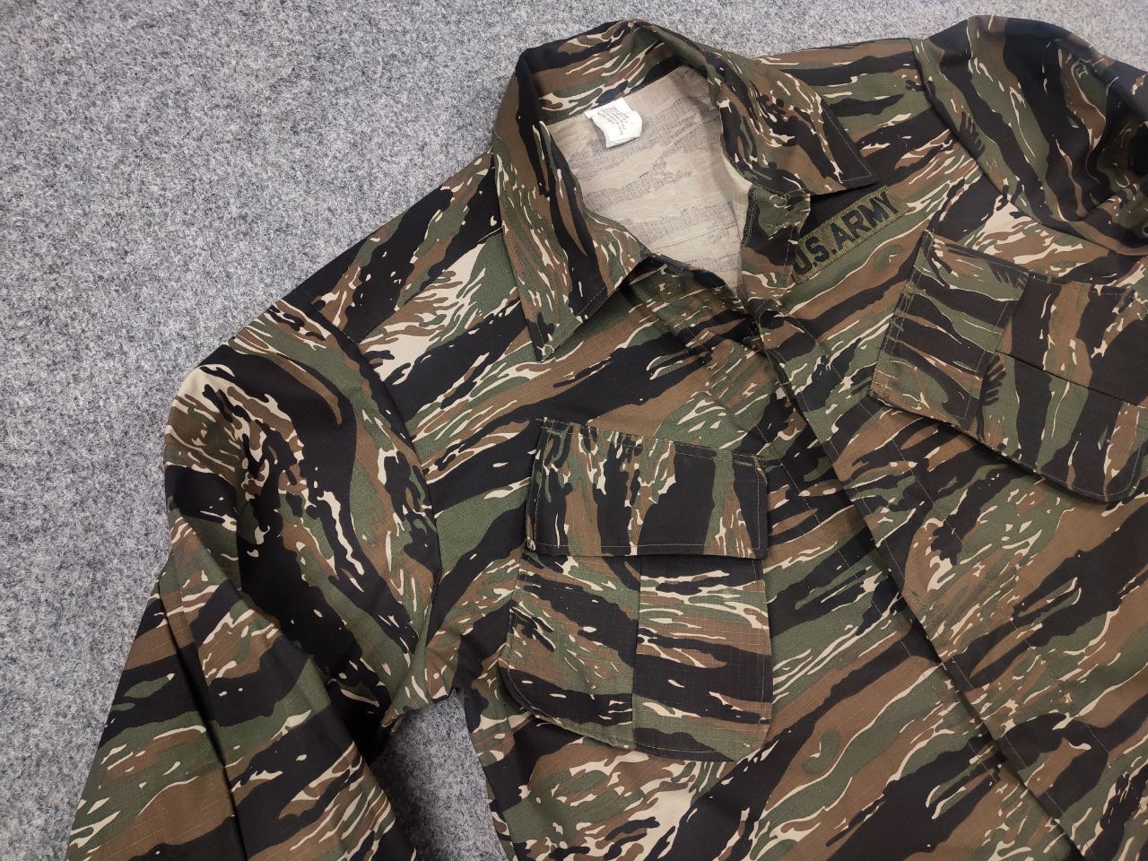 Vintage Vintage US Army Tiger Stripe Camo Combat Military Jacket Size US L / EU 52-54 / 3 - 7 Thumbnail