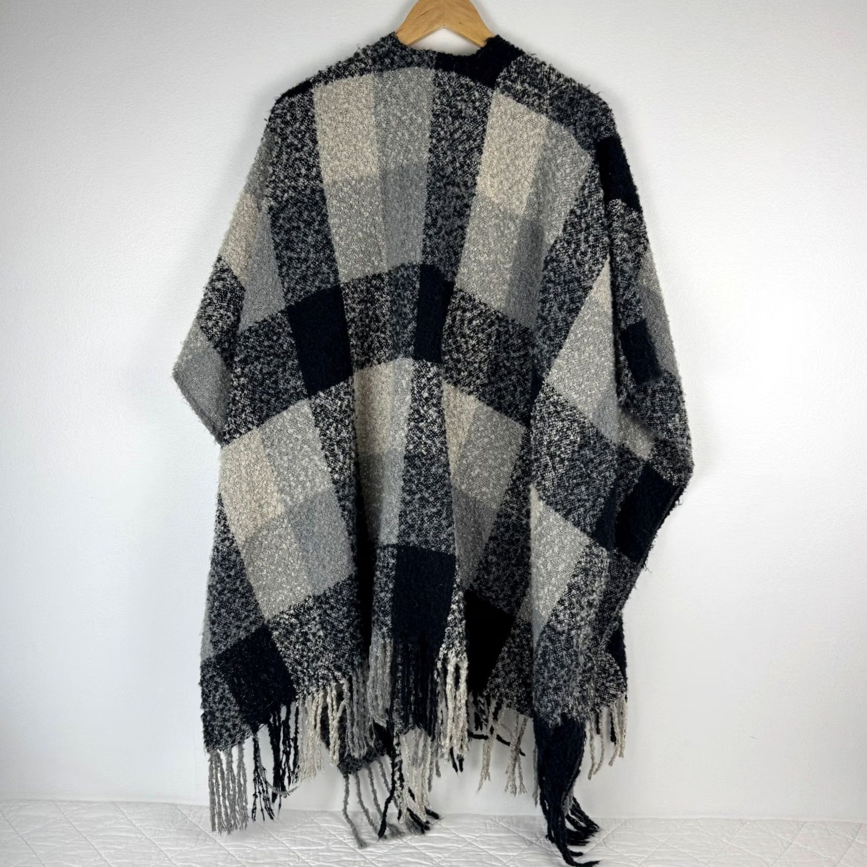 Vintage Woolrich Amalia Blanket Wrap Poncho Shawl Black Grey Plaid Fringe OSFM HLM0235S Cozy Size ONE SIZE - 2 Thumbnail