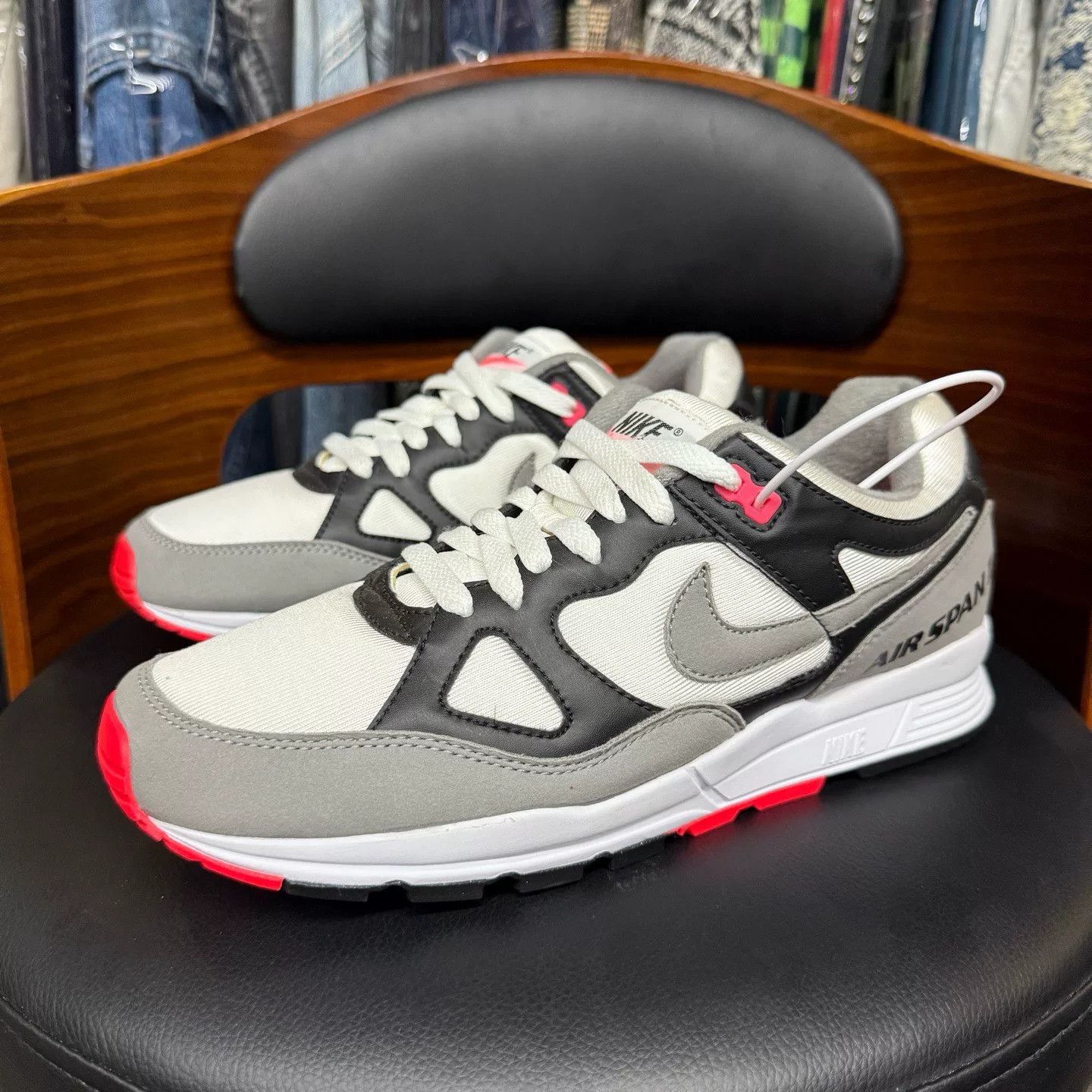 Nike Nike Black Lowtop Sneakers 42 Men Size US 9 / EU 42 - 1 Thumbnail
