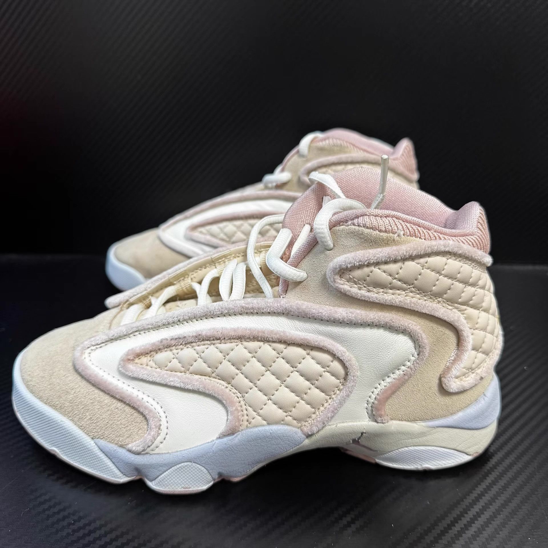 Nike Jordan OG, pearl white colorway Q11 Size US 5 / EU 37 - 1 Thumbnail