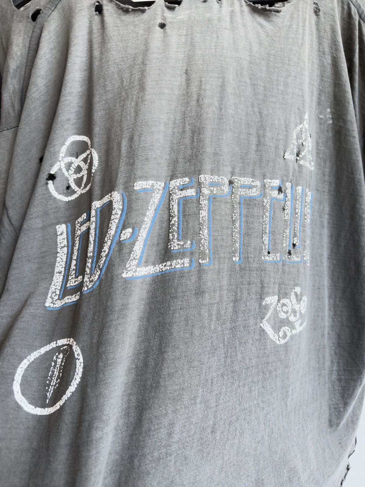 Band Tees Vintage Thrashed Cropped Led Zeppelin Erd Faded Band Tee Size US M / EU 48-50 / 2 - 4 Thumbnail