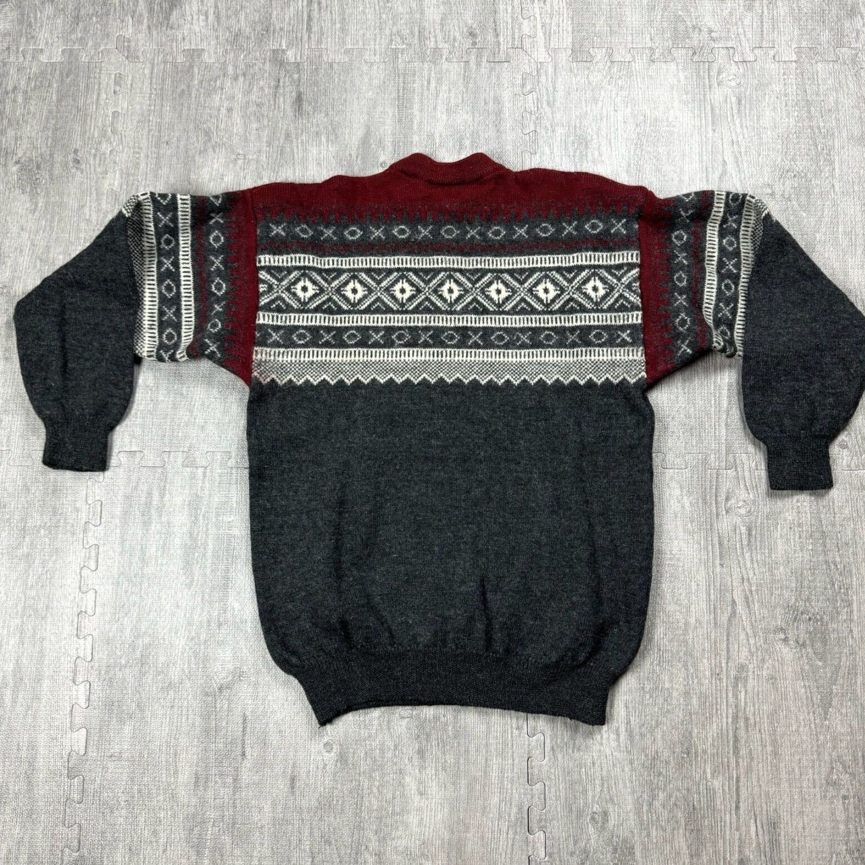 4SDESIGNS VTG NORWEGIAN DESIGNS MENS Sweater Modular Knit Crew Neck 90s Fair Isle Heavy Wool Size L Red Grey Christmas Ski Size US L / EU 52-54 / 3 - 7 Thumbnail