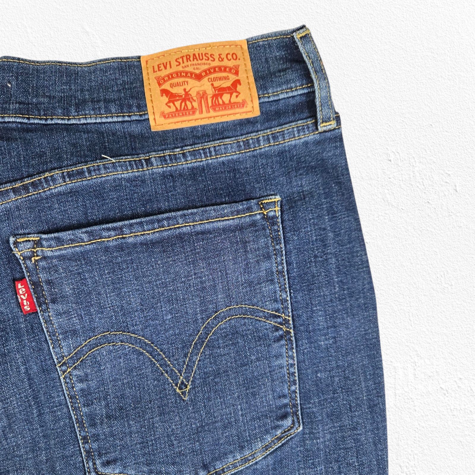 Levi's Levi's Medium Wash Mid Rise Classic Bootcut Jeans Size 32 Size 32" / US 10 / IT 46 - 6 Thumbnail
