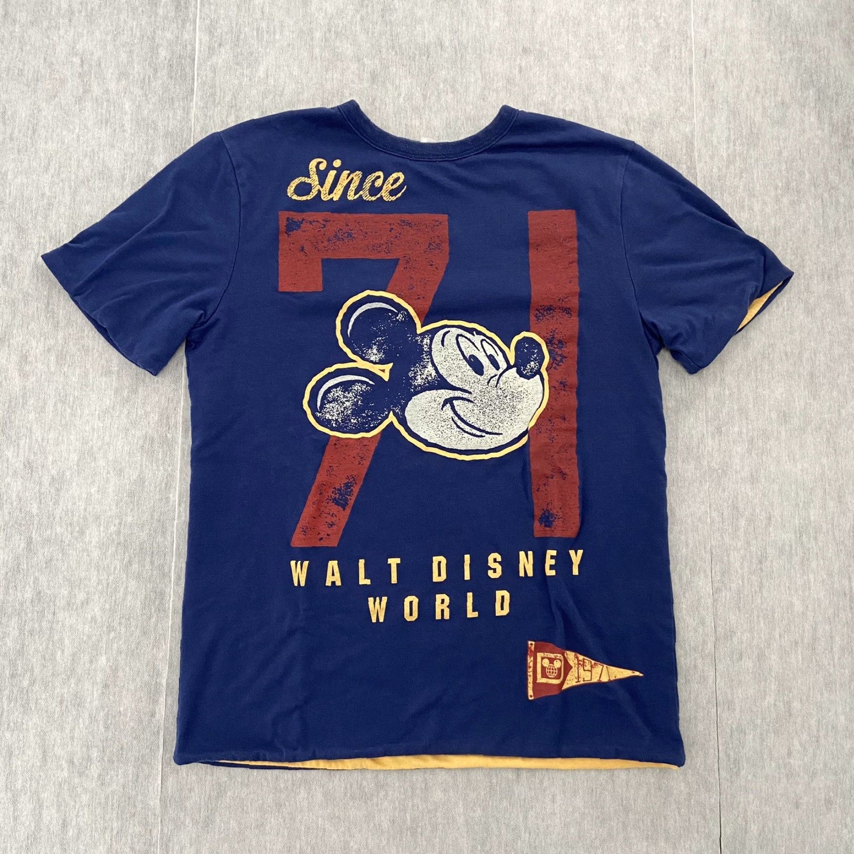 Disney VINTAGE Walt Disney World T-Shirt Reversible Mickey Graphic Adult Medium Blue Yellow Cartoon Men M Size US M / EU 48-50 / 2 - 2 Thumbnail