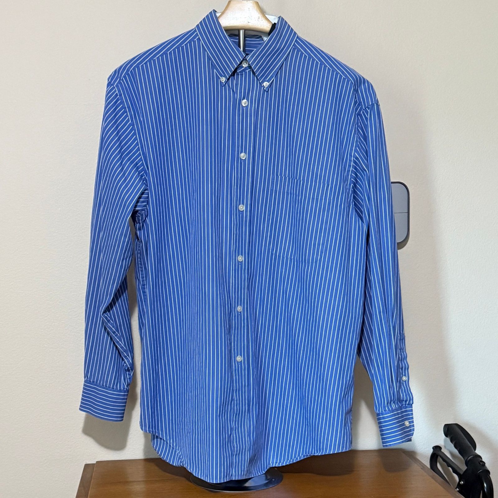 Roundtree & Yorke Roundtree& Yorke men’s size L blue & white cotton shirt. Size US L / EU 52-54 / 3 - 1 Thumbnail