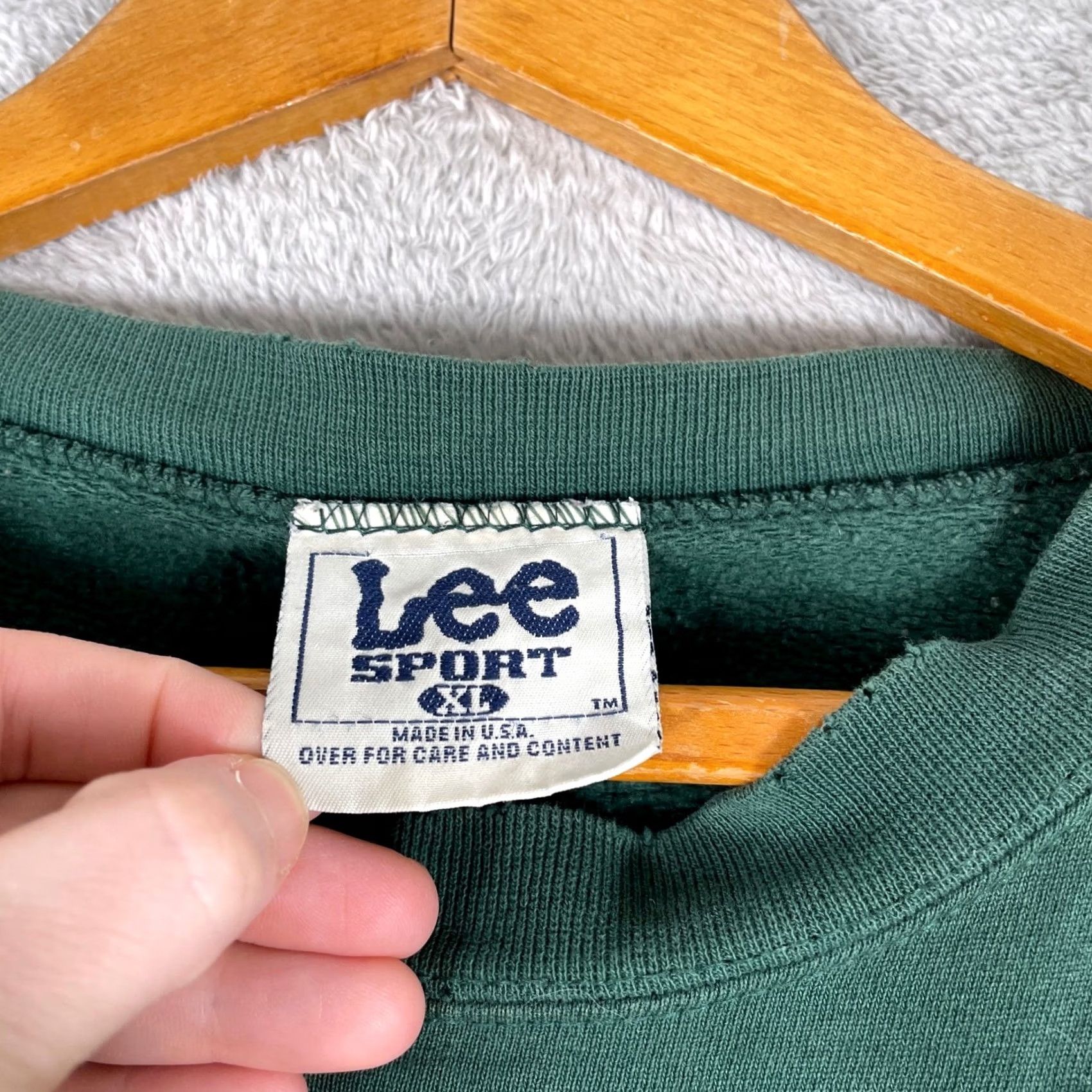 NFL VINTAGE Green Bay Packers Crewneck Sweatshirt Mens XL NFL Lee Sport Sweatshirt Crew Neck Green Football Distressed Cuffs Graphic Print USA Size US XL / EU 56 / 4 - 3 Thumbnail