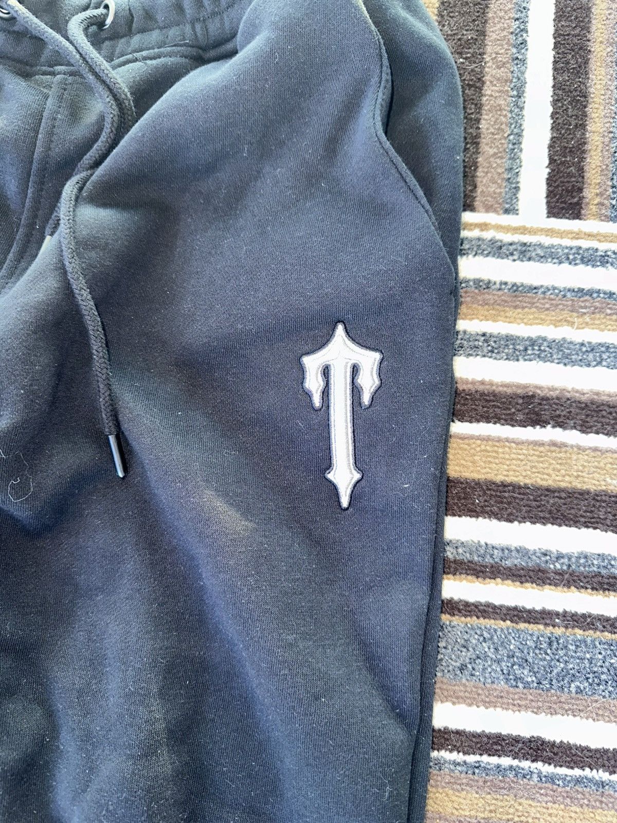 Trapstar London Trapstar V-Stripe Tracksuit Black/Grey Size US L / EU 52-54 / 3 - 6 Thumbnail