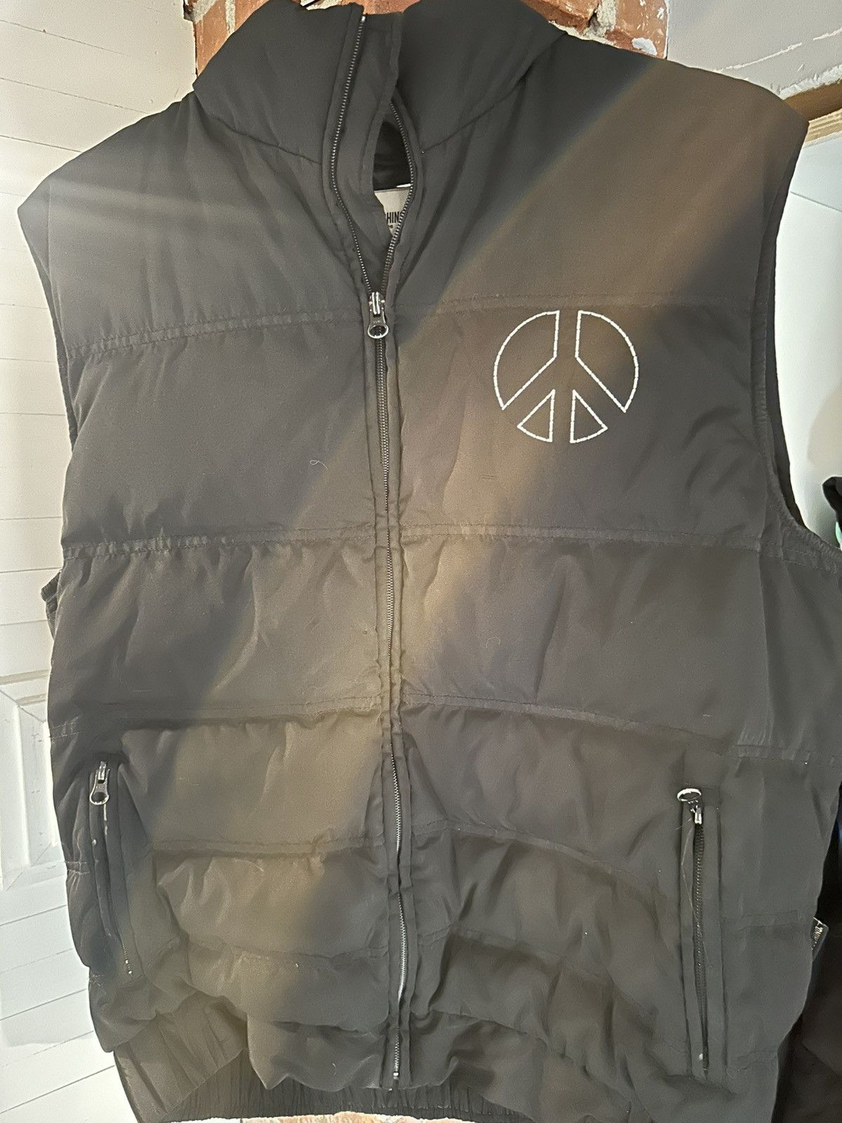 Moschino Vintage Moschino Jeans Puffer Vest Black Peace Logo Size US L / EU 52-54 / 3 - 1 Thumbnail