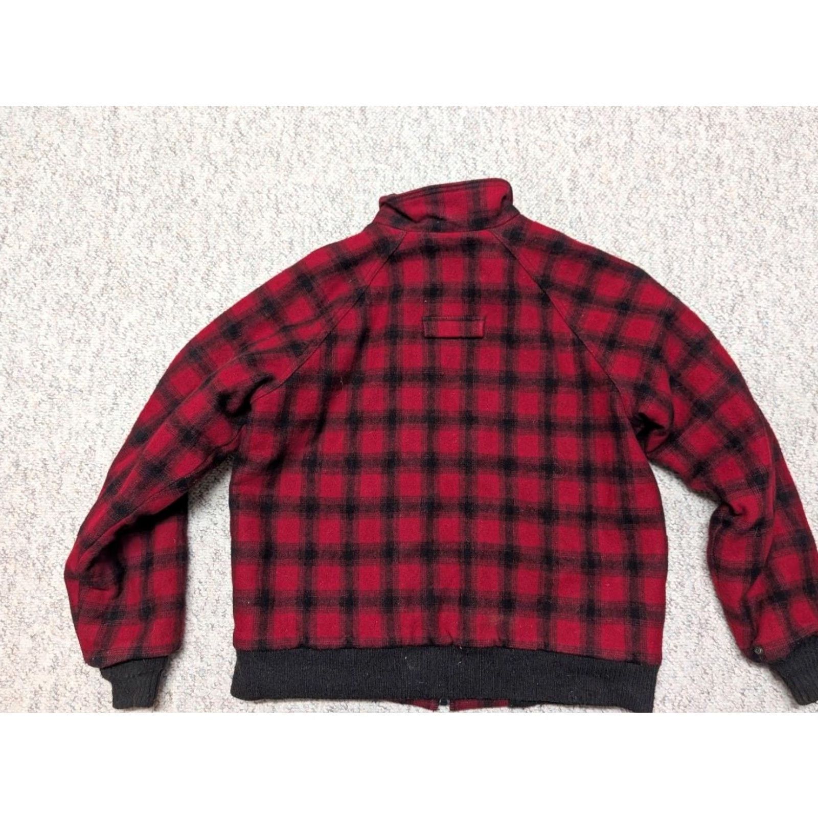 Vintage VINTAGE Woolrich Jacket Mens L Wool Buffalo Plaid Red Wool Bomber Jacket Quilted HUNTING USA Made 44 in Chest 38" Arm 26" Front Length 24.5" Size US L / EU 52-54 / 3 - 2 Thumbnail