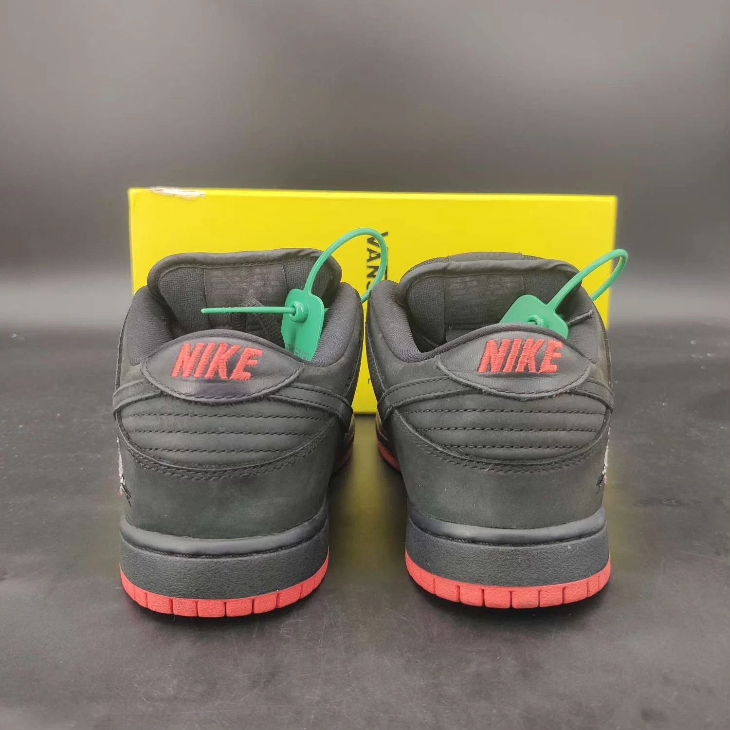 Nike Nike Dunk SB Black Pigeon 40 Worn 2x Boxed Size US 7 / EU 40 - 5 Thumbnail