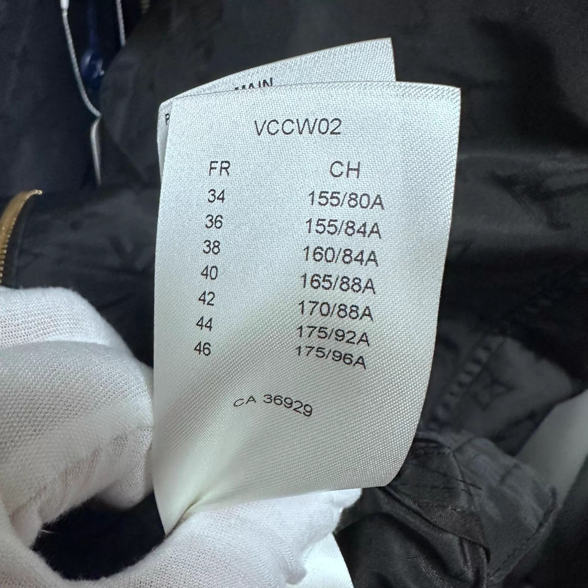 Louis Vuitton LV All Over Logo Sleeveless Puffer Cape Black Size XS / US 0-2 / IT 36-38 - 9 Thumbnail