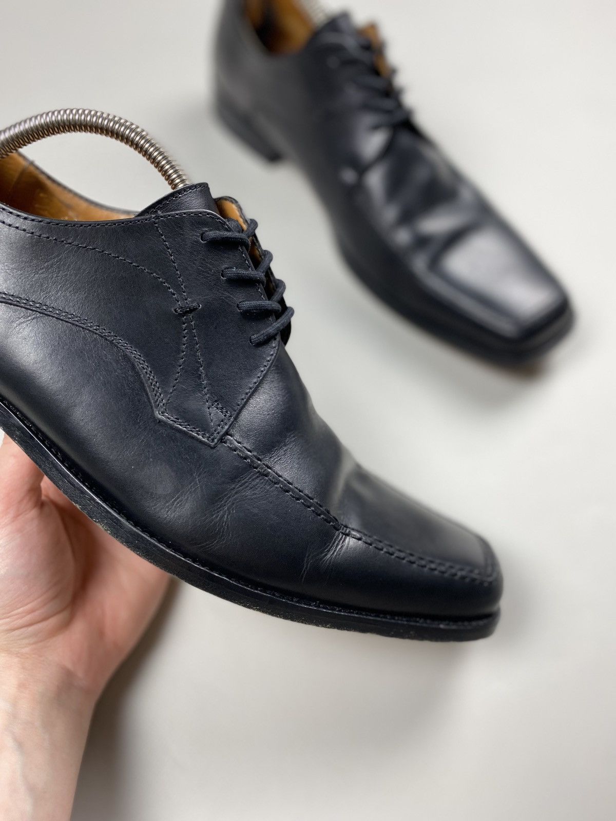 Loake Loake men’s leather formal lace up shoes size US 10 Size US 10 / EU 43 - 8 Thumbnail