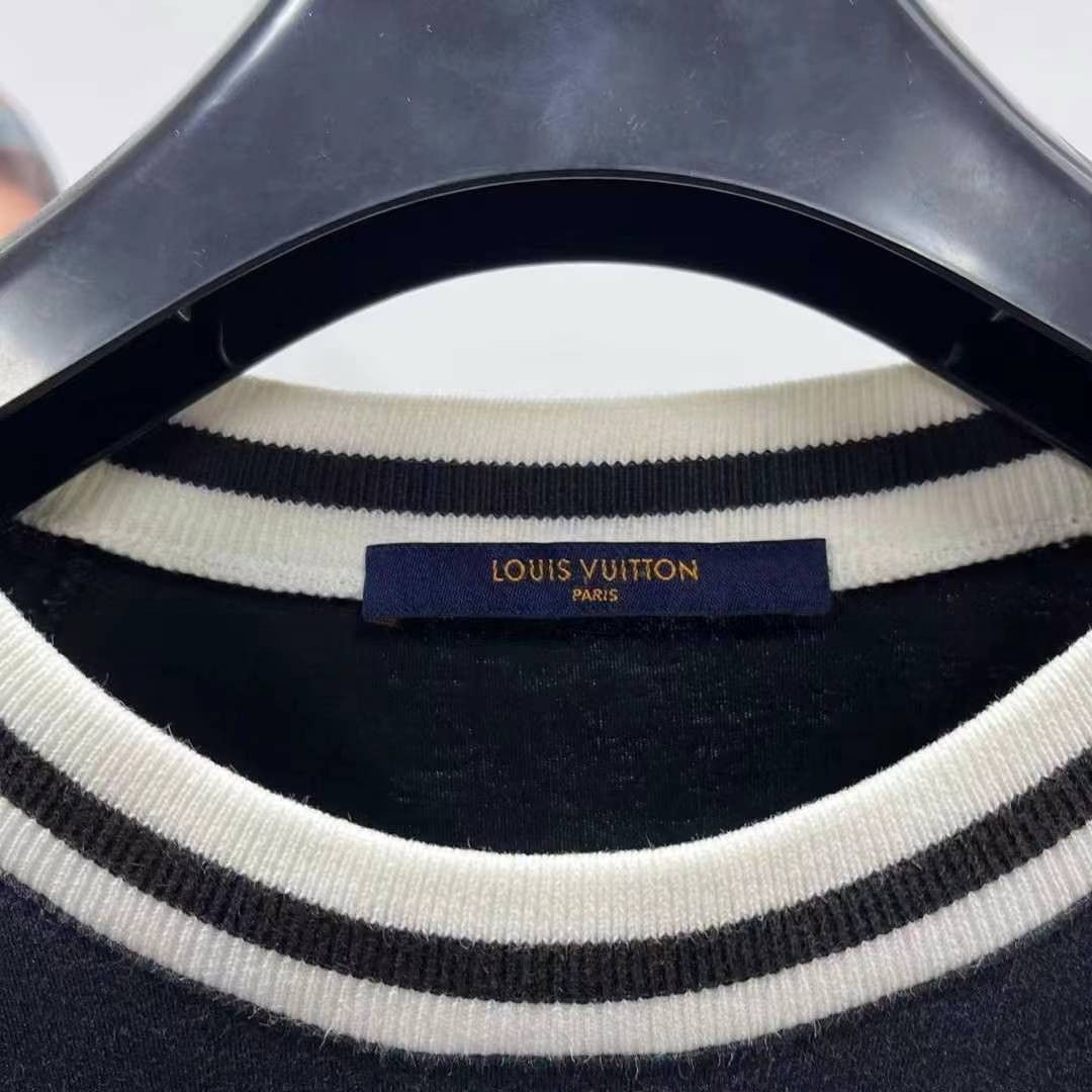 Louis Vuitton LOUIS VUITTON INVERTED LOGO TEE Size US L / EU 52-54 / 3 - 4 Thumbnail