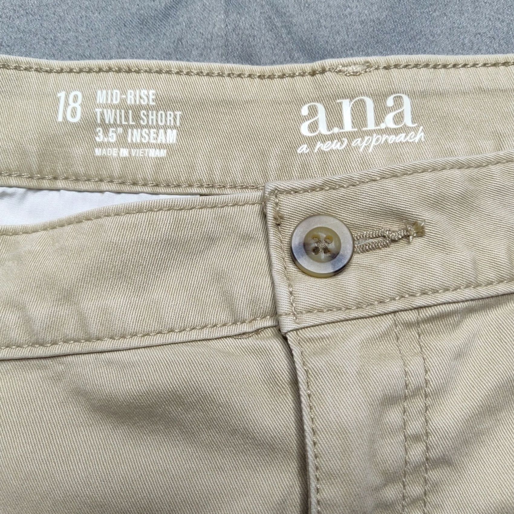 Vintage ANA Women's Size 18 Gold Dust Mid-Rise Twill Shorts 3.5" Inseam NEW Beige Size 40" / US 18 - 7 Thumbnail