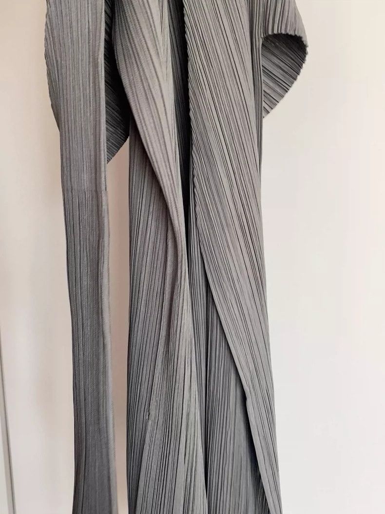 Issey Miyake Issey Miyake A grey pleated cardigan with right-angled sho Size M / US 6-8 / IT 42-44 - 5 Thumbnail