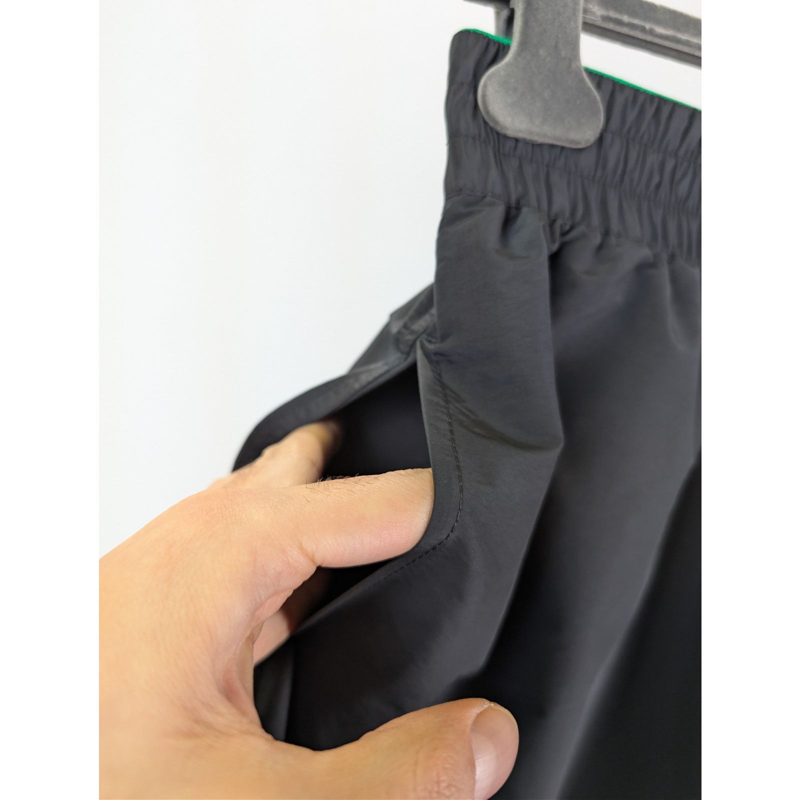 Bottega Veneta o1rshd1 Lightweight Technical Nylon Shorts in Black Size US 30 / EU 46 - 7 Thumbnail