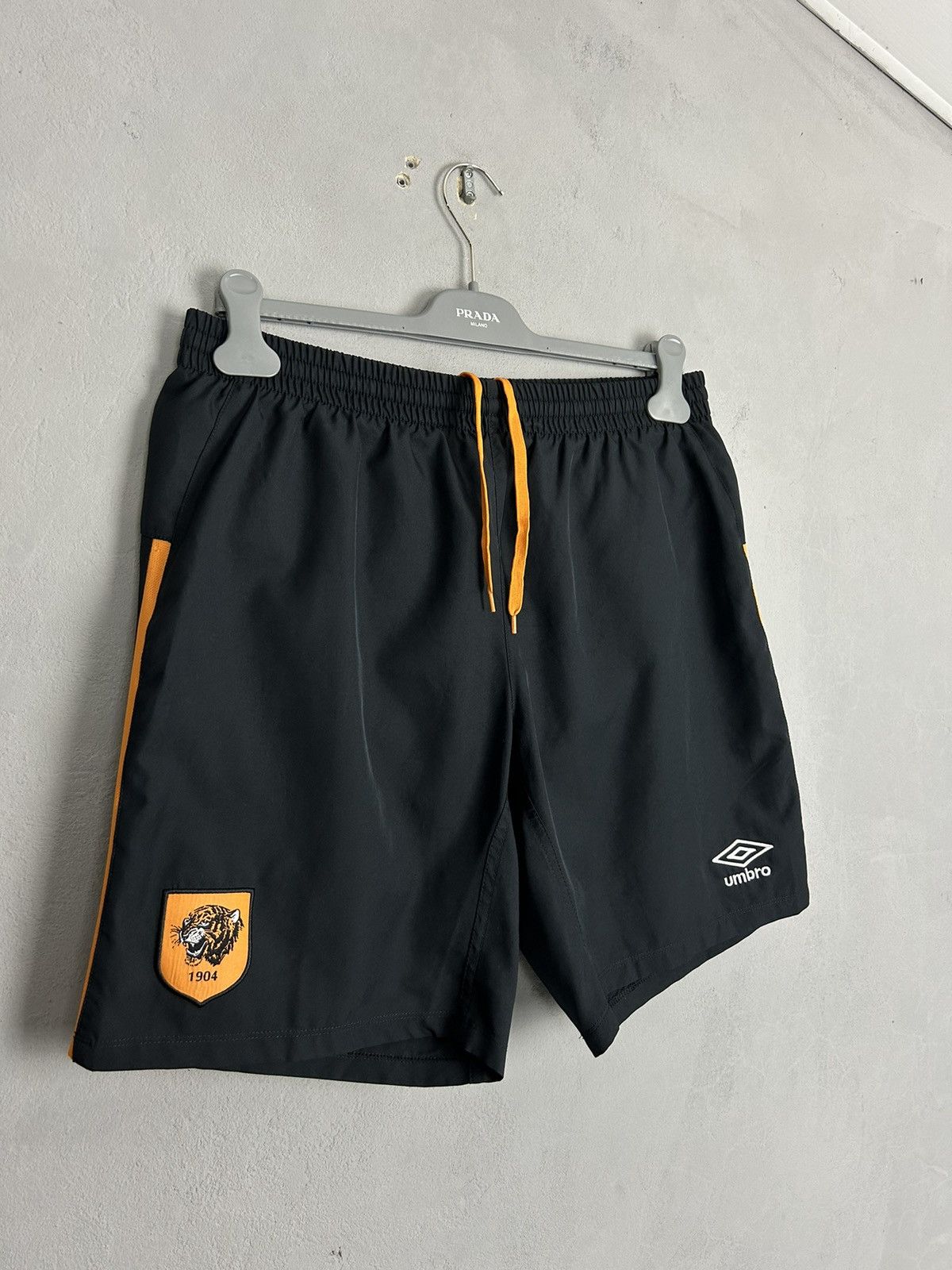 Umbro Umbro Hull City AFC Football Soccer Shorts Black Size L Size US 34 / EU 50 - 3 Thumbnail