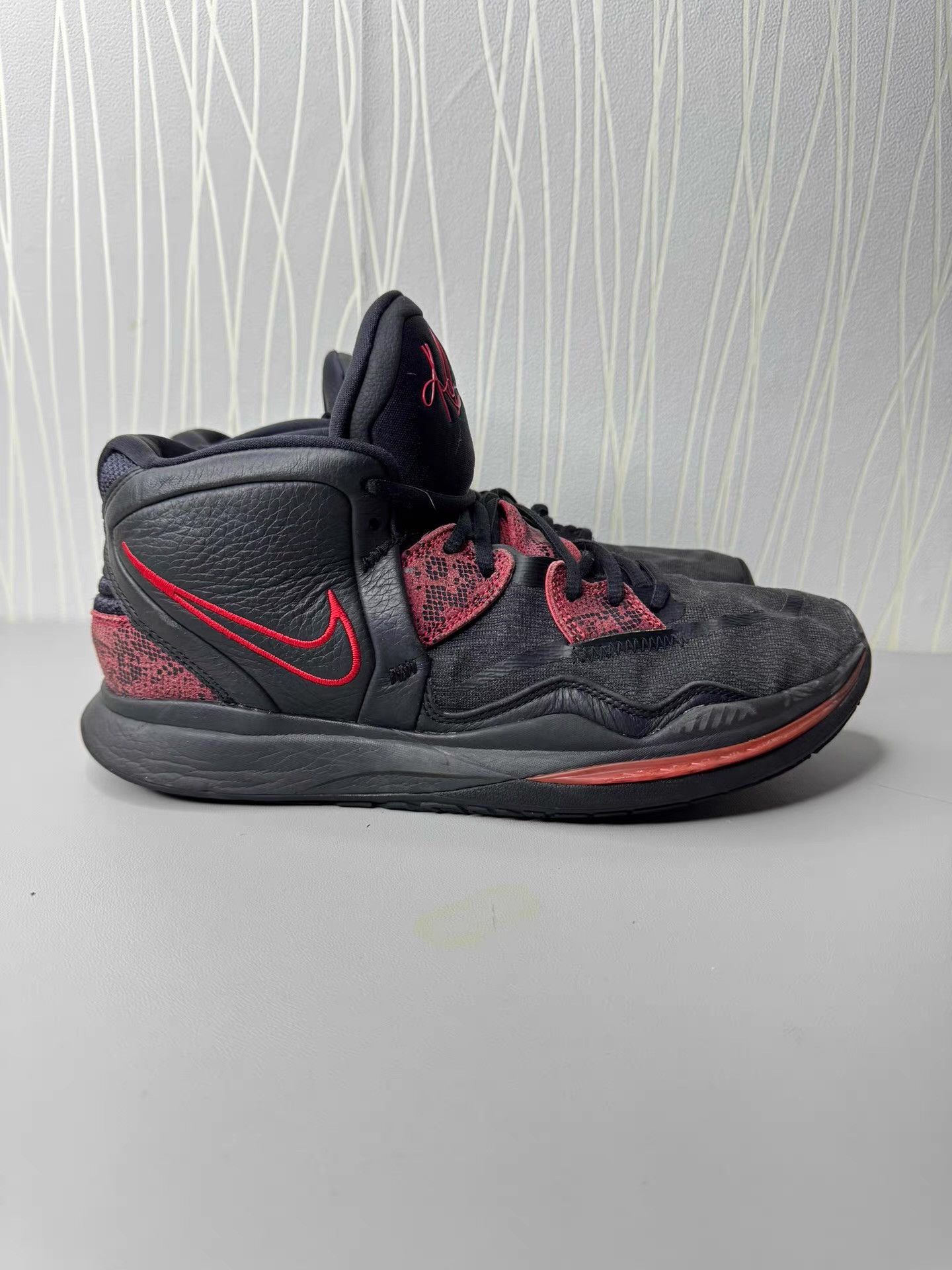 Nike Nike Kyrie Infinity, for actual combat and training Q10 Size US 10 / EU 43 - 1 Thumbnail