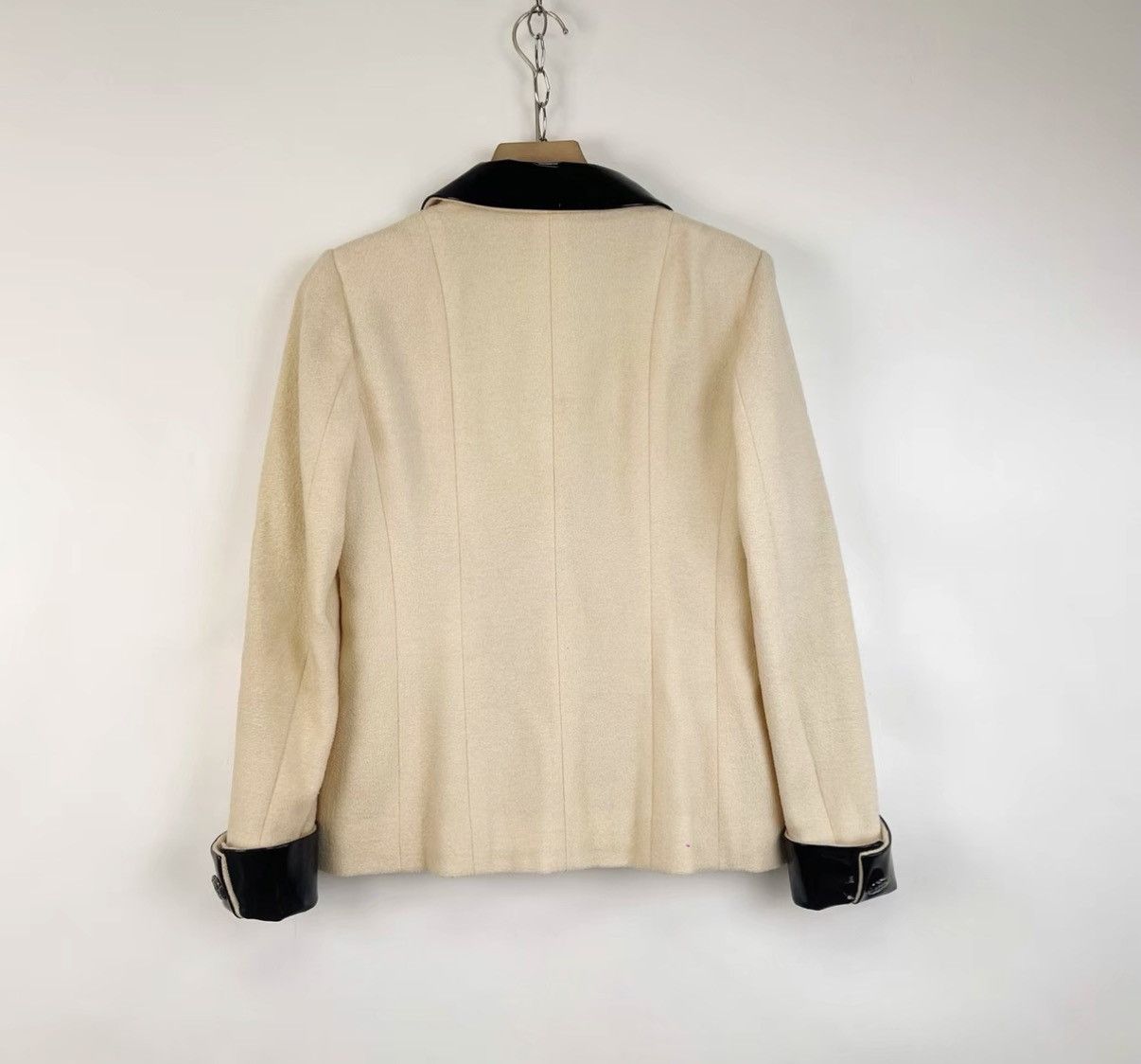Chanel Chanel Off-White Patent Leather Spliced Blazer K12 Size XS / US 0-2 / IT 36-38 - 2 Thumbnail