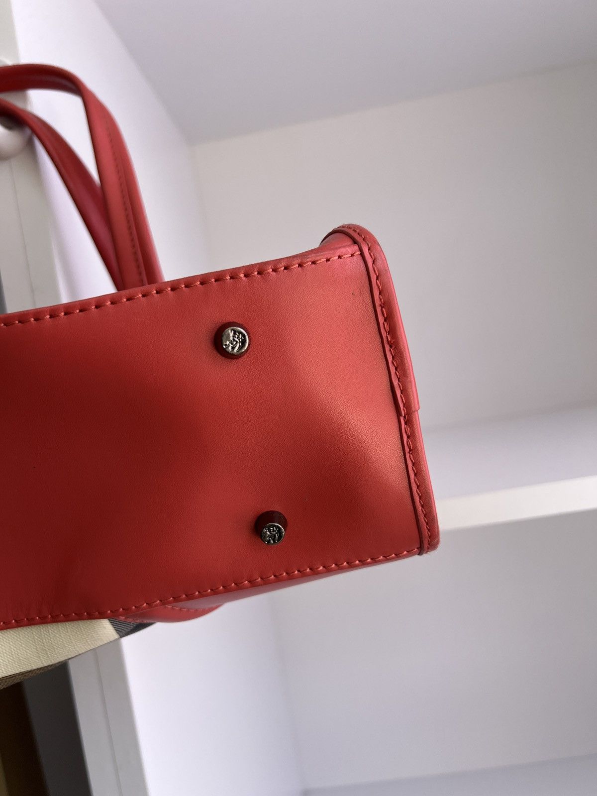 Burberry × Vintage Vintage Burberry Red Patent Leather Nova Check Tote Bag Size ONE SIZE - 9 Thumbnail
