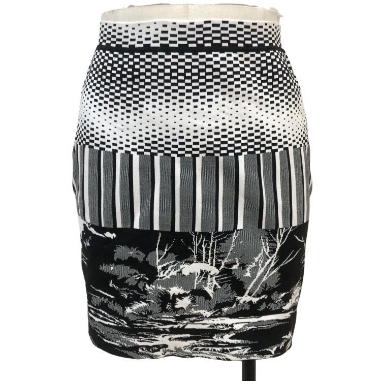 Balenciaga Balenciaga Graphic Print Mini Skirt Size 38 Size 27" / US 4 / IT 40 - 1 Thumbnail