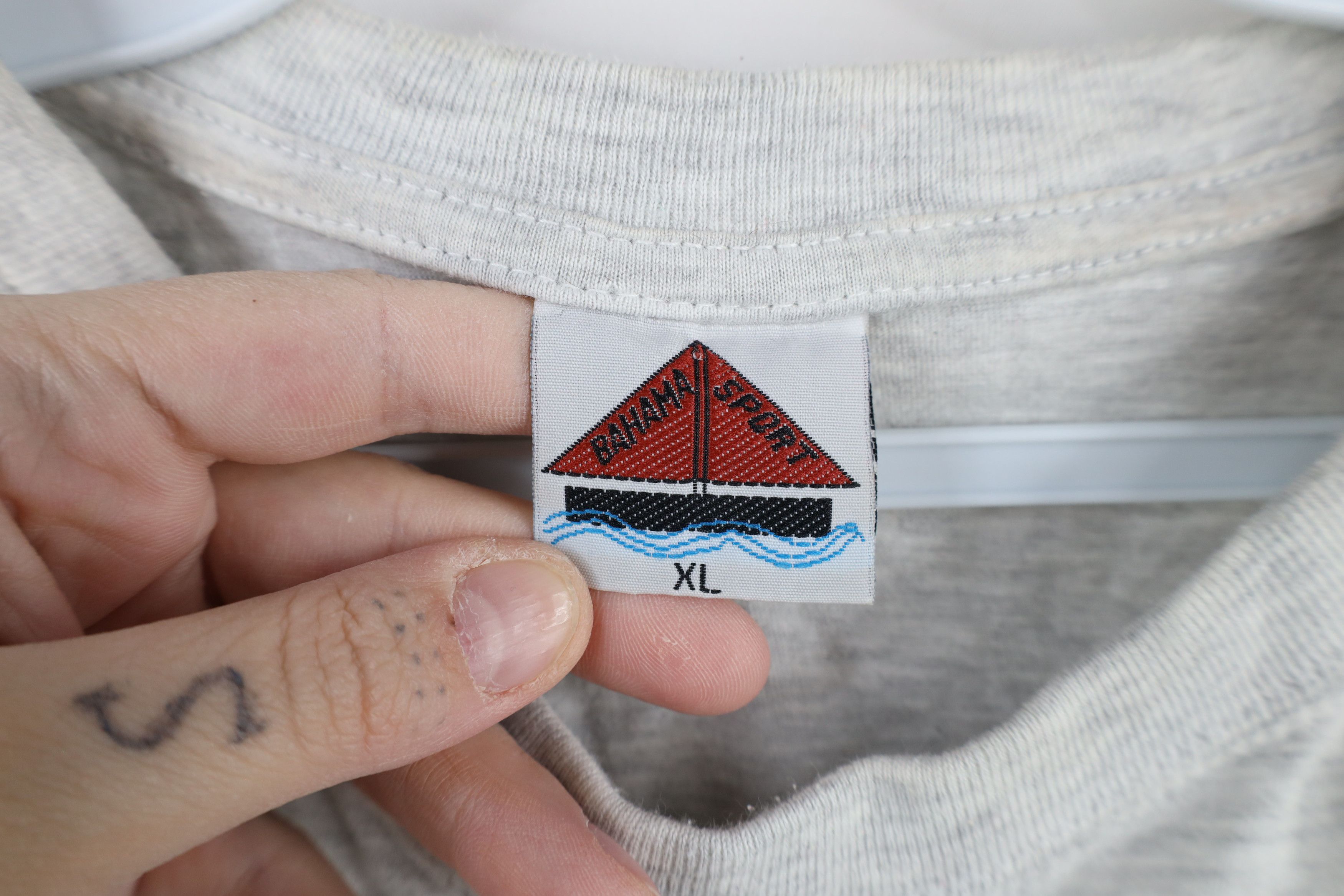 Vintage Vintage 90s Streetwear Nassau Bahamas Dolphin Beach T-Shirt Size US XL / EU 56 / 4 - 7 Thumbnail